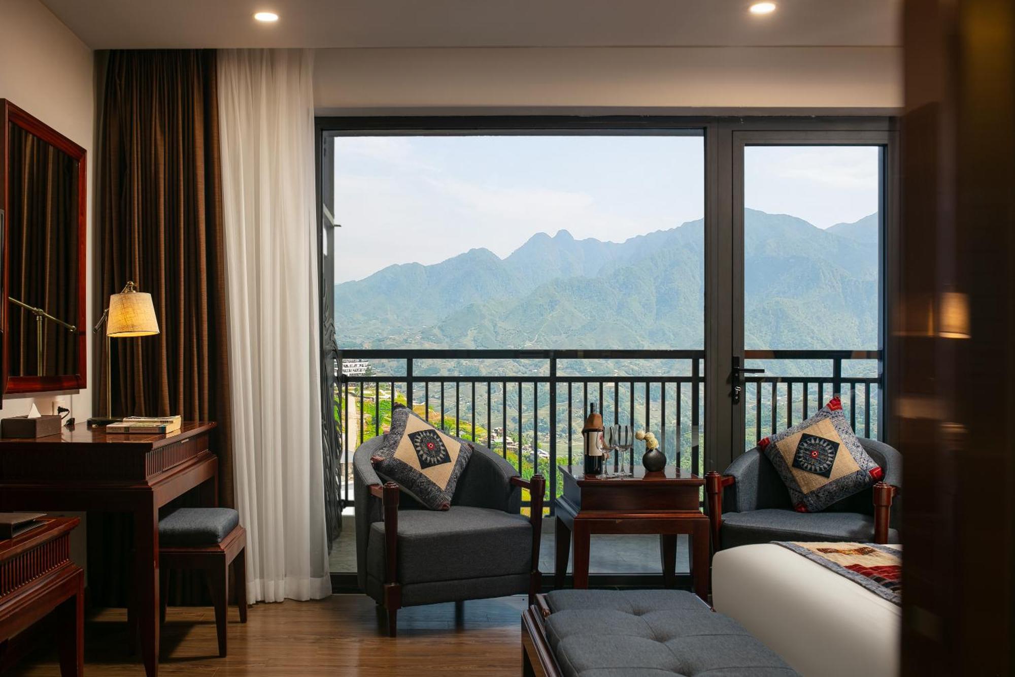 Grand Mountain View