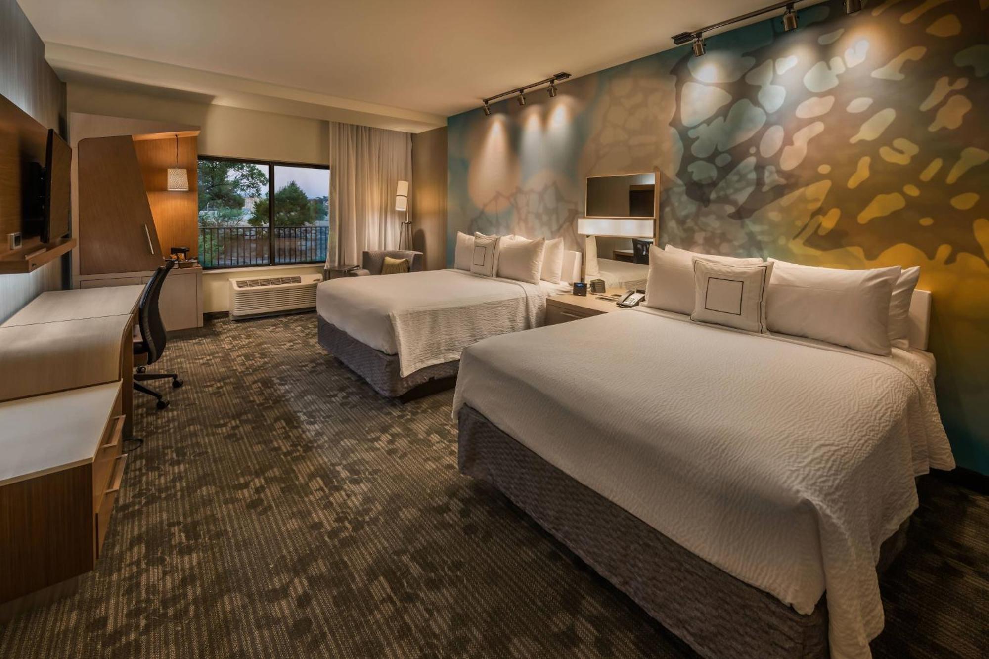 Queen Room Two Queen Beds River View