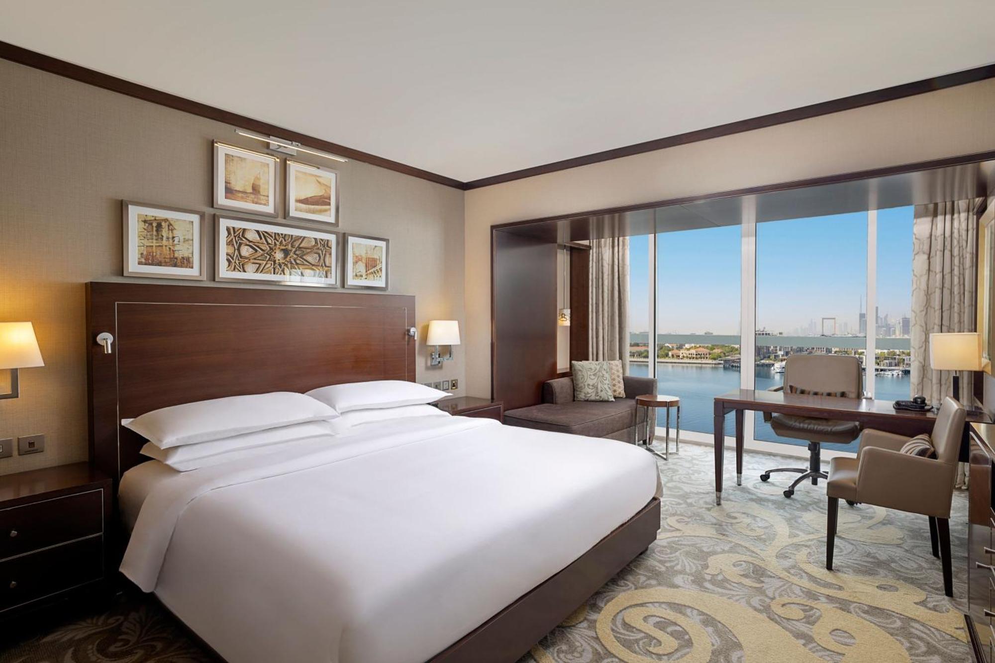 Club Room Club lounge access Guest room 1 King Afternoon Tea & Happy Hours