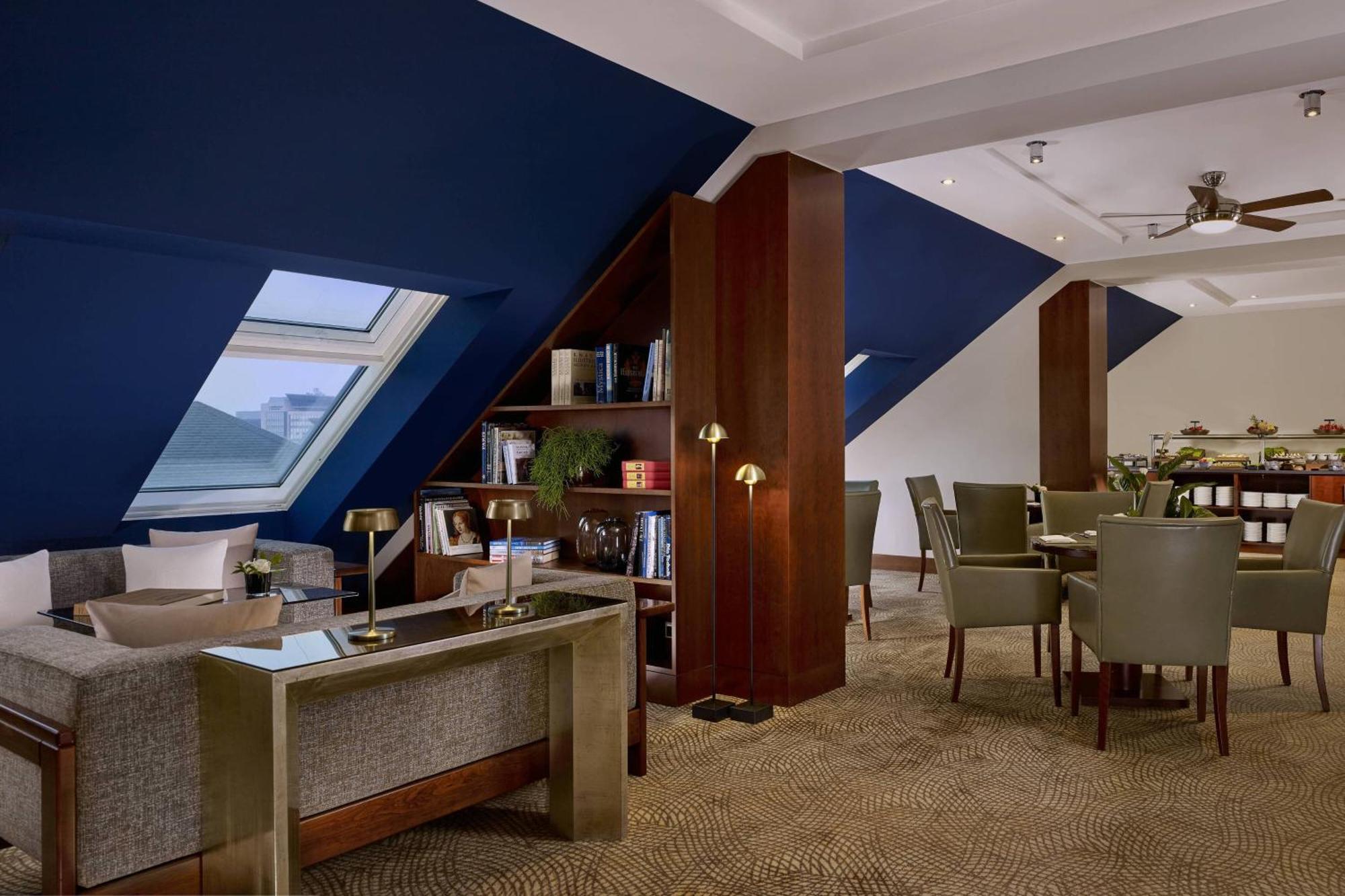 Premium Executive Room Club Lounge Access