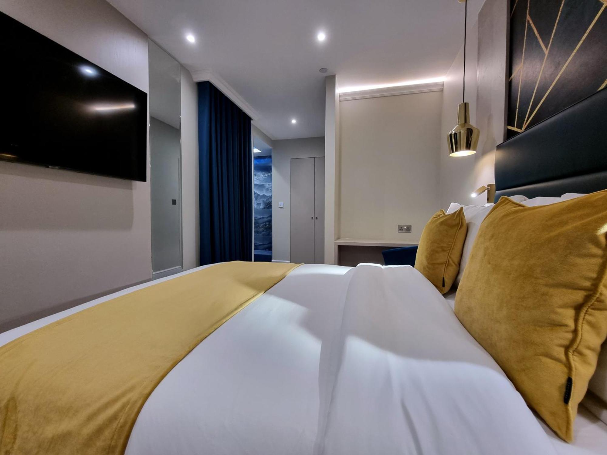 Signature Jacuzzi Suite