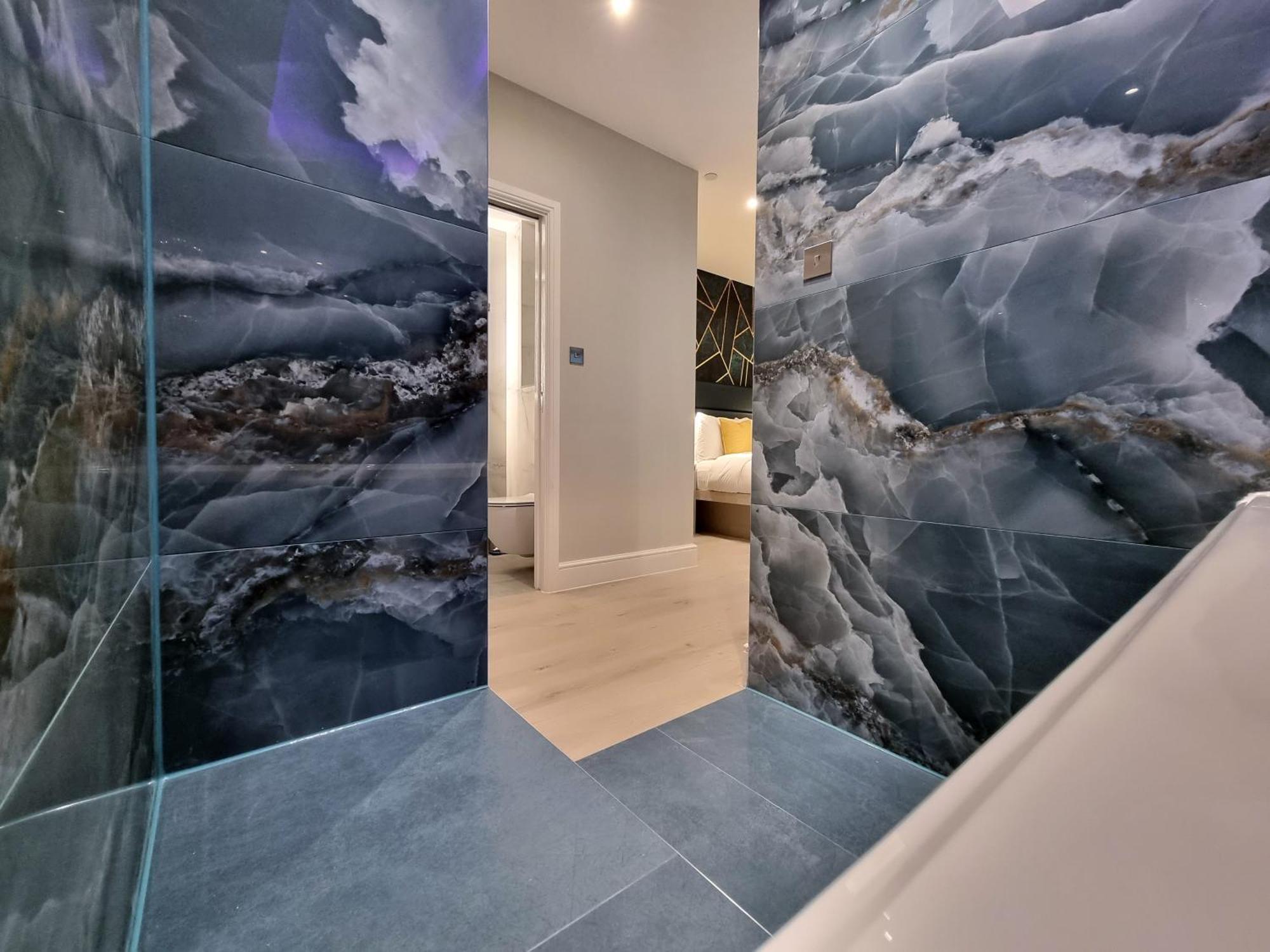Signature Jacuzzi Suite