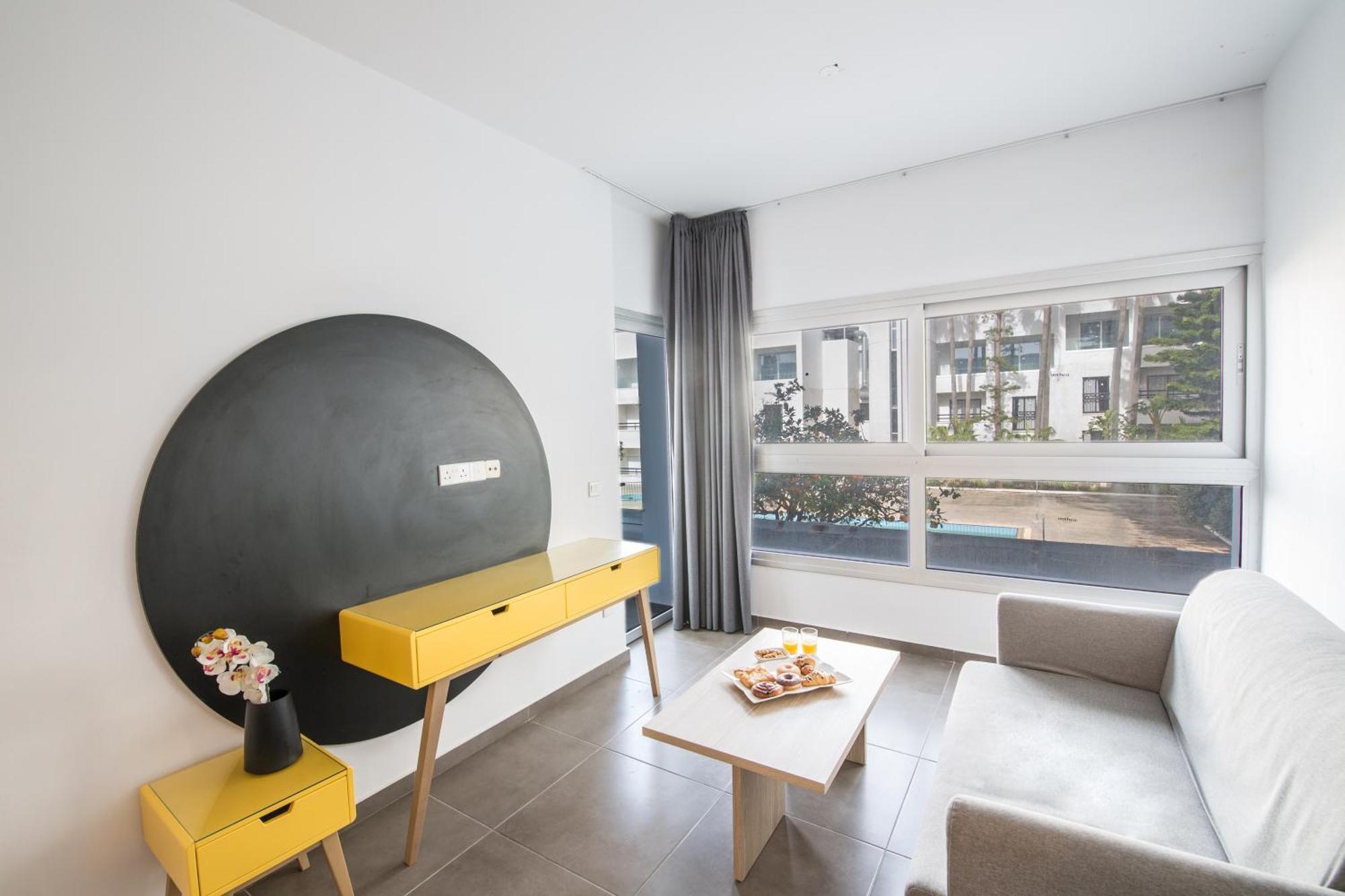 Deluxe One - Bedroom Apartment (2 Adults + 2 Children)