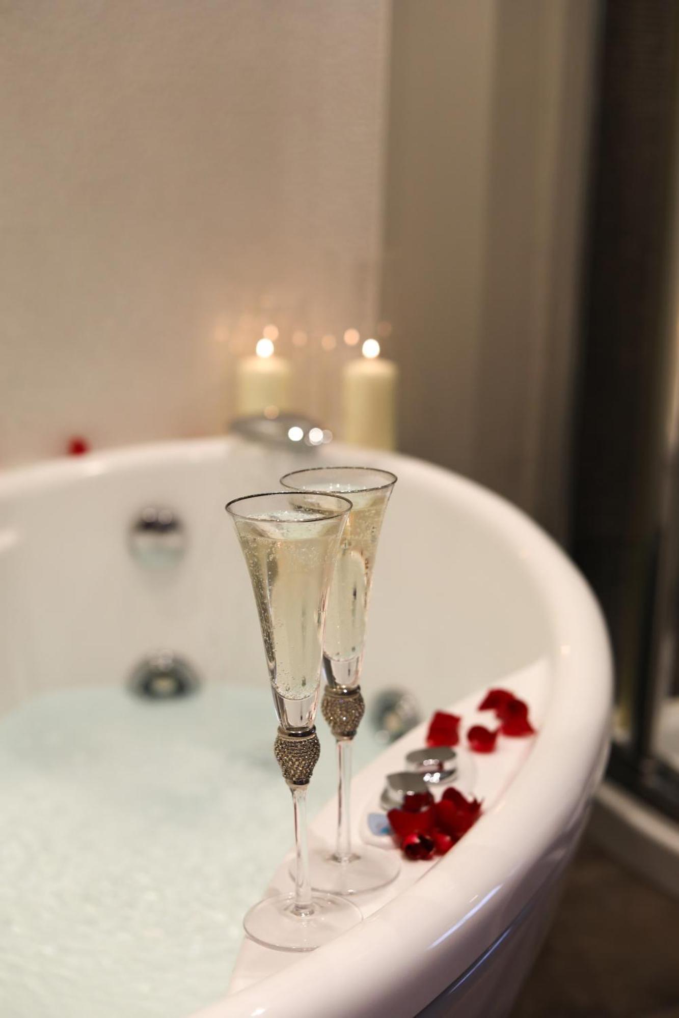 Deluxe Suite,1554041629:JPEG