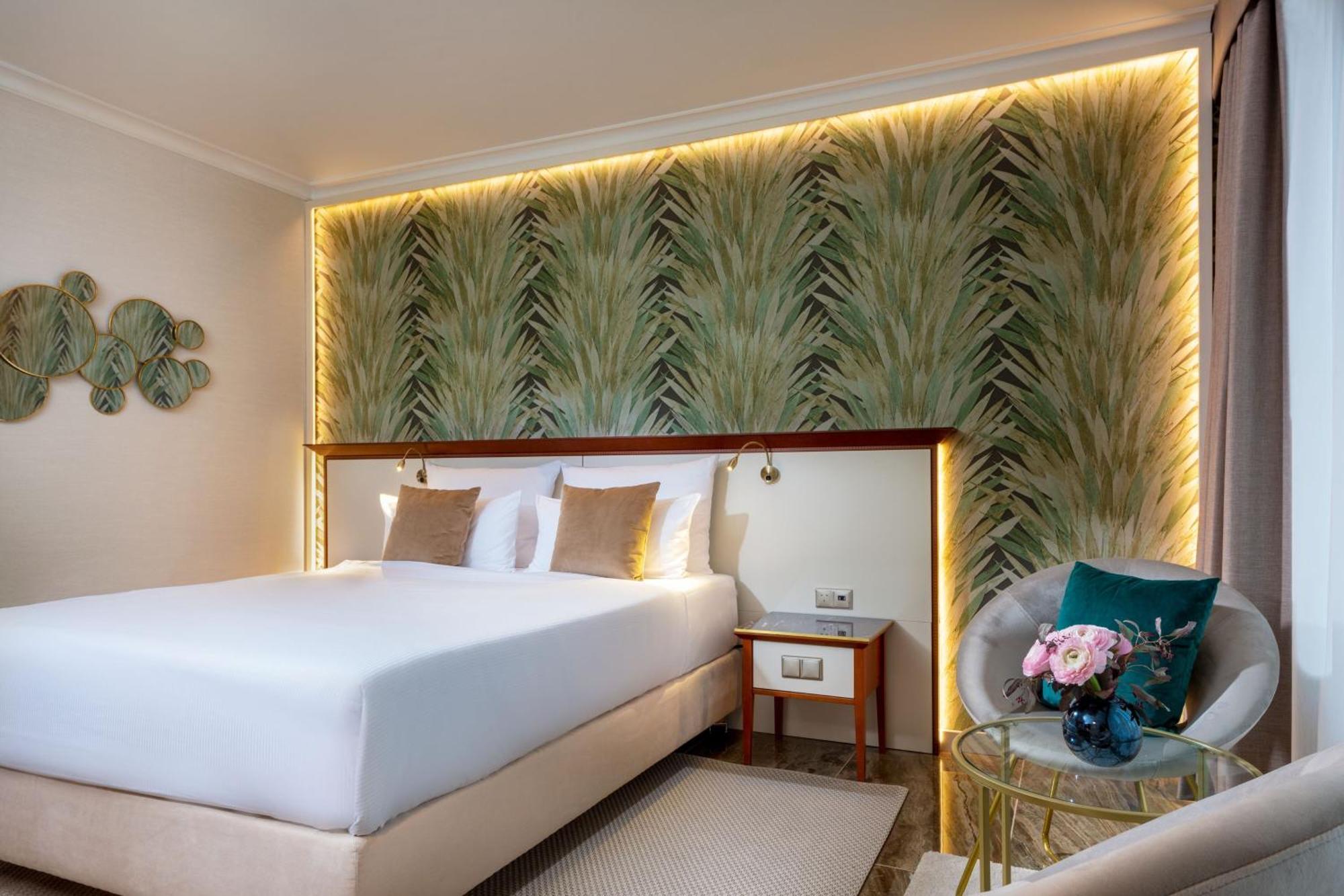 Executive Queen Room
