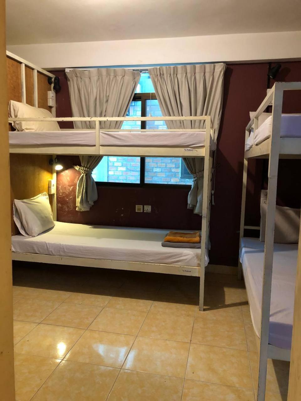 Single Bed Mixed Dormitory Room