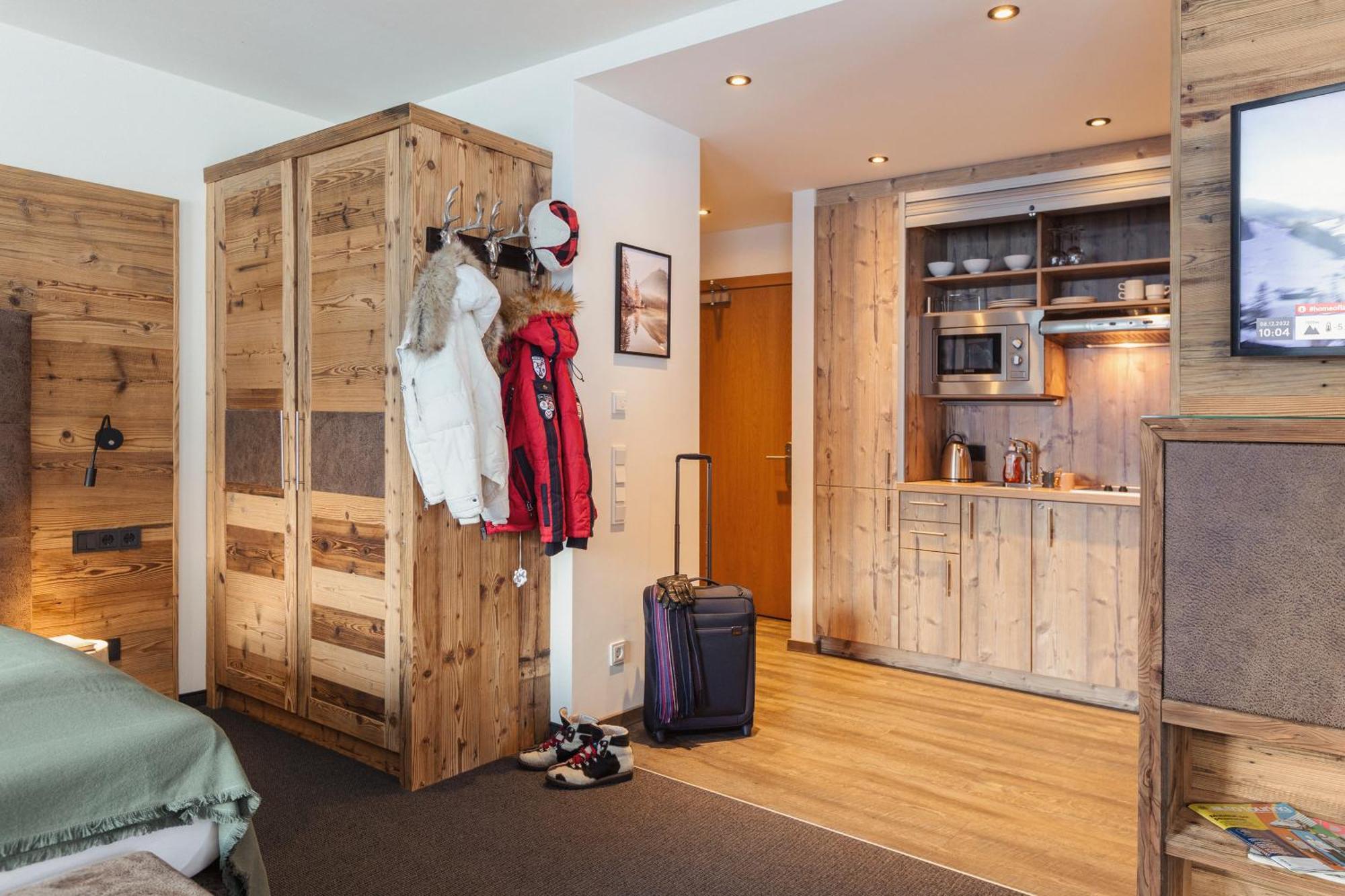 Deluxe Room Kitchenette
