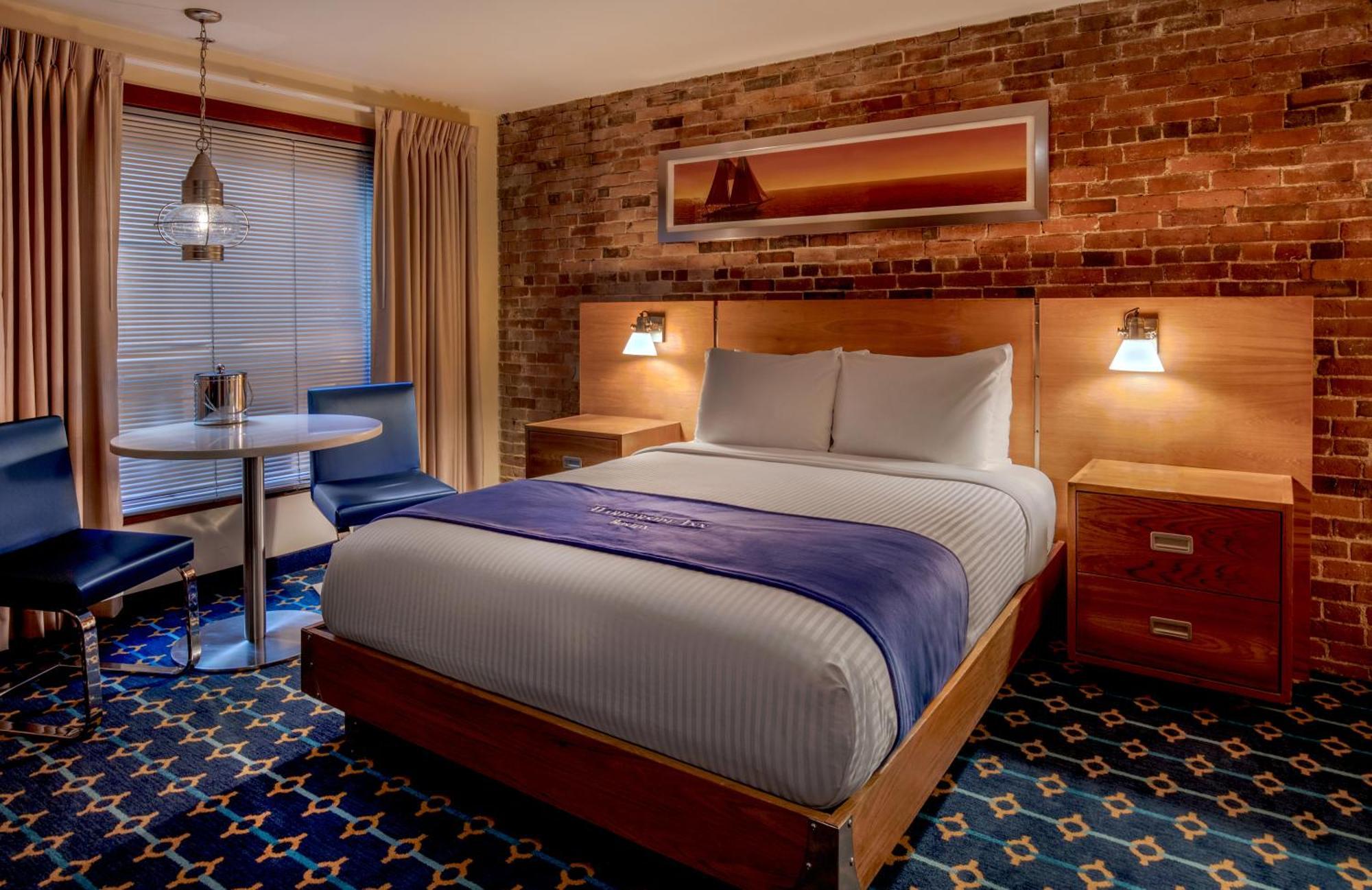 Queen Room Atrium View