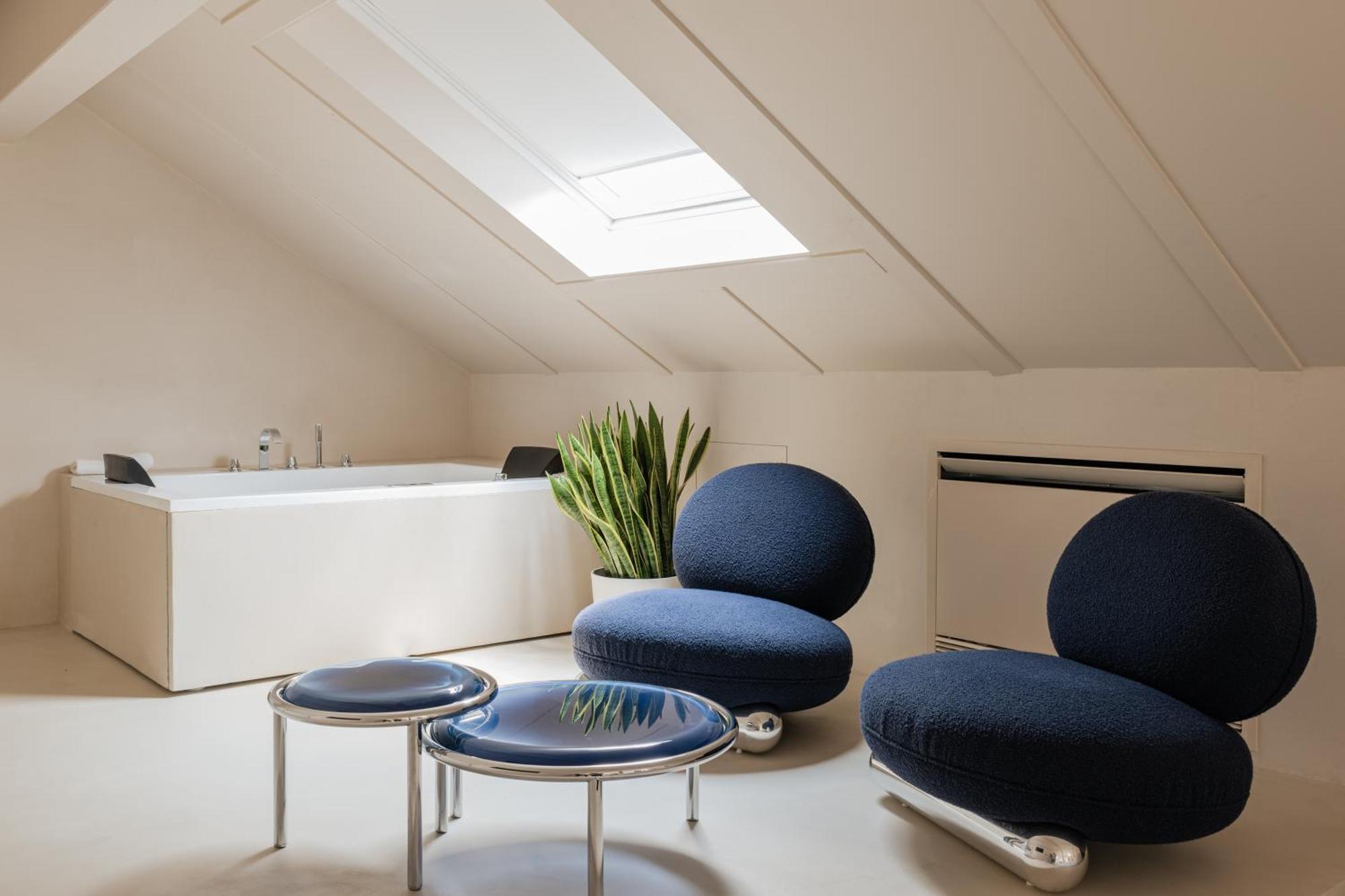 King Suite Spa Bath
