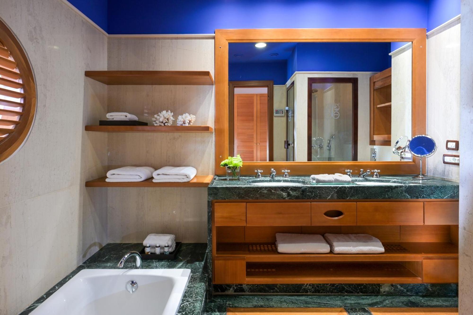 Habitación Deluxe SPA con vistas al mar y piscina compartida
