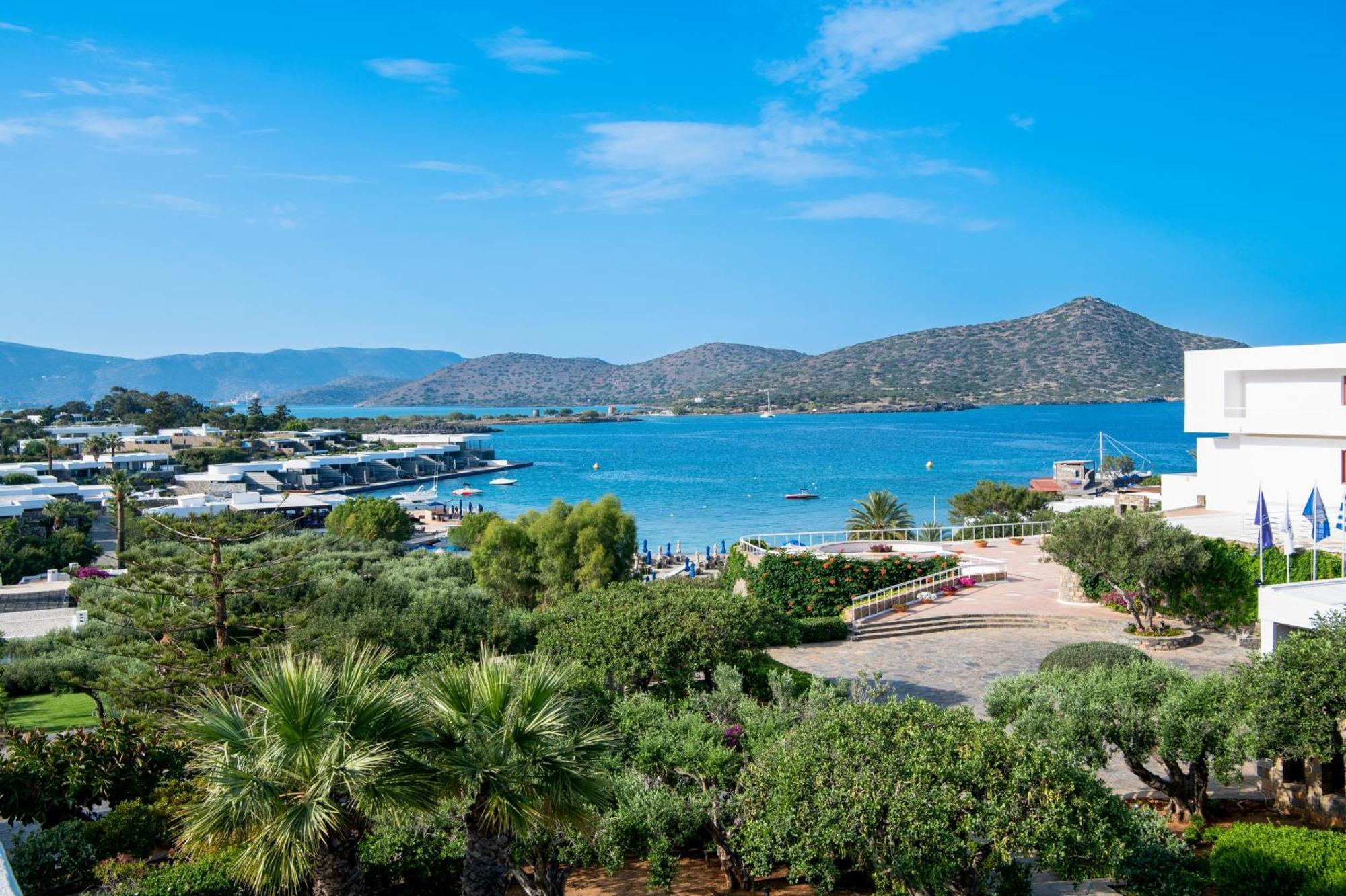 Luxury Hotel or Bungalow Suite Sea View