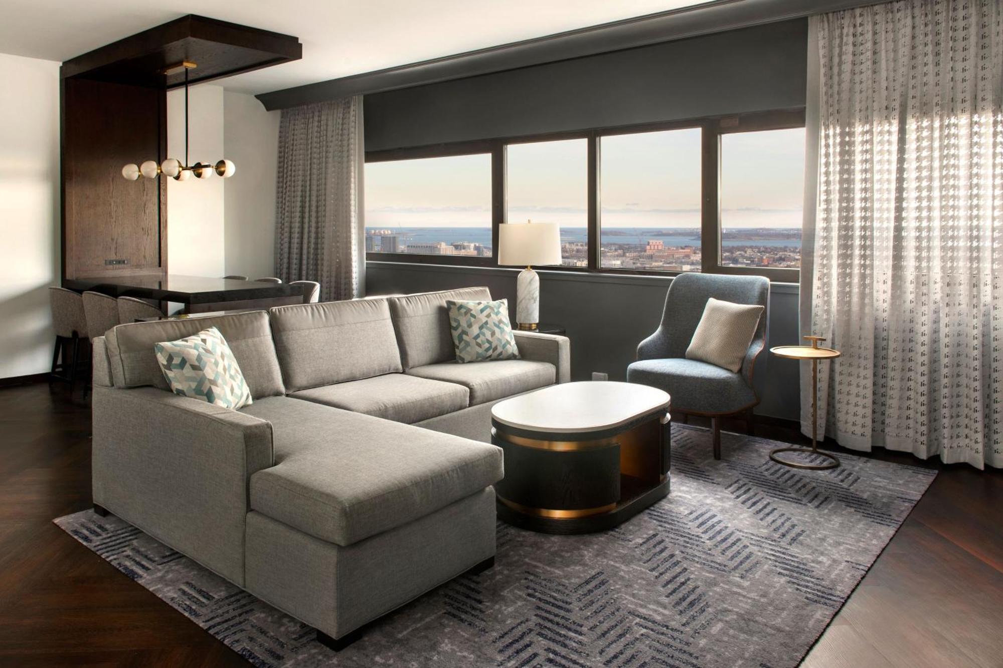 Executive King Suite,1554712339:JPEG