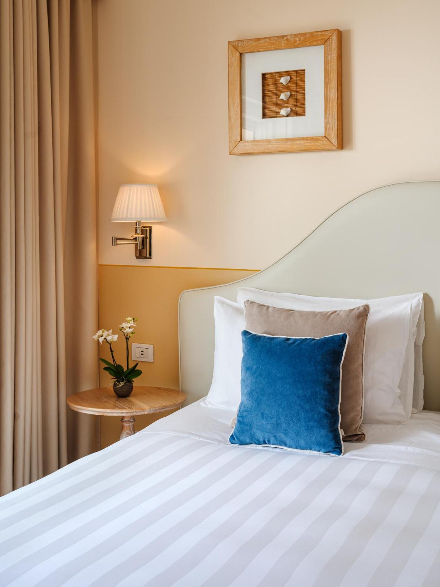 Panoramic Executive Suite