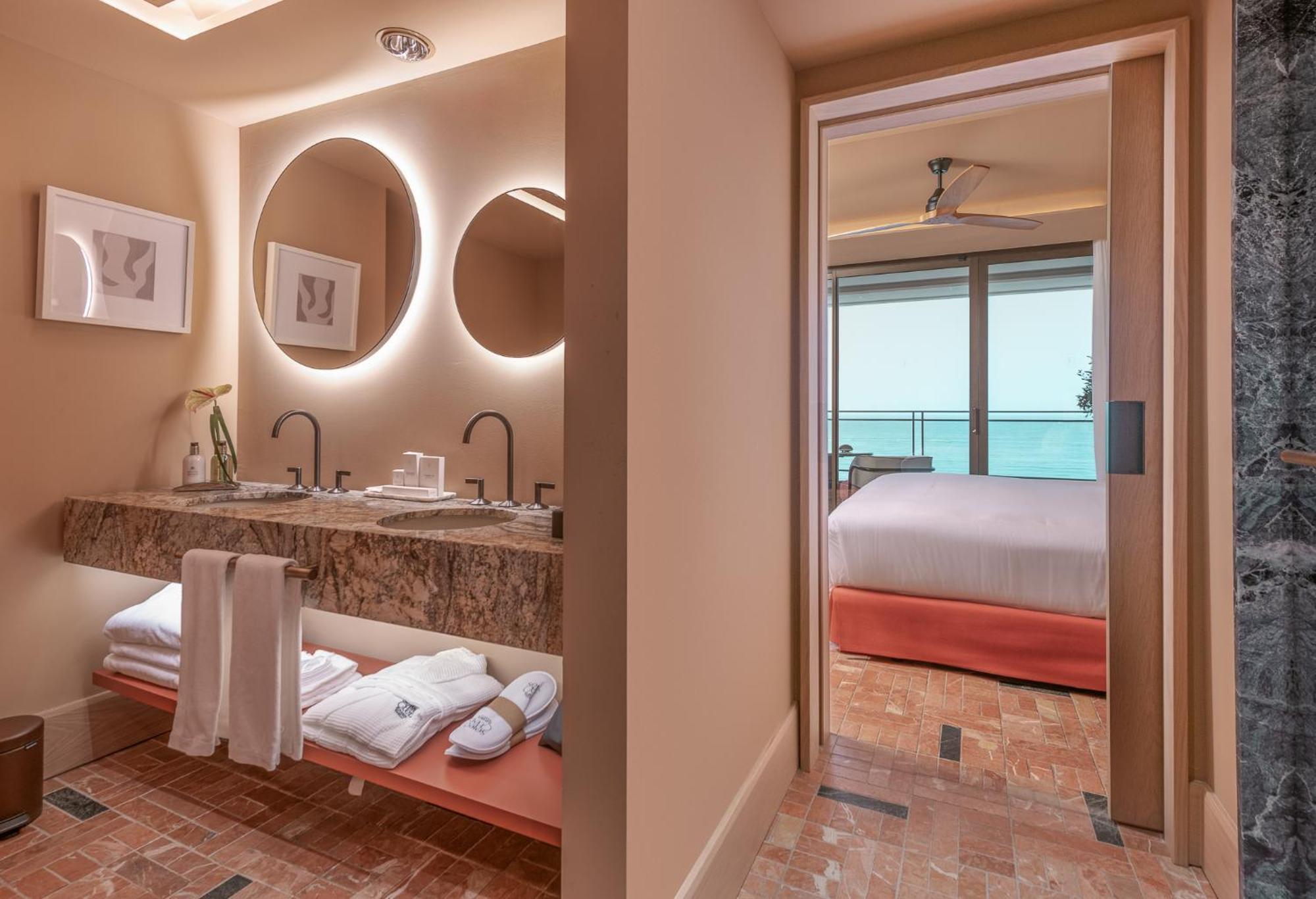 Double or Twin Room with Sea View