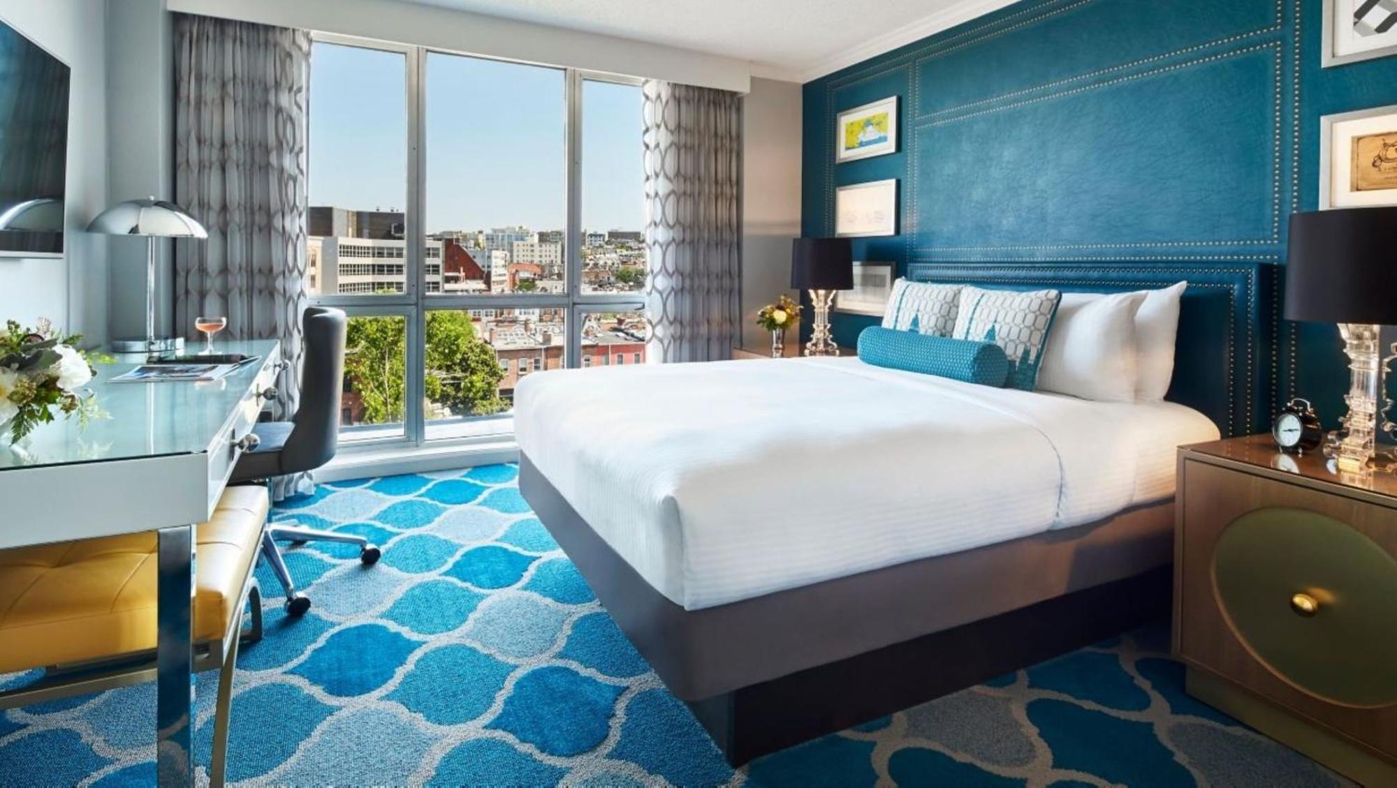 Deluxe Guest Room 1 Queen Dupont
