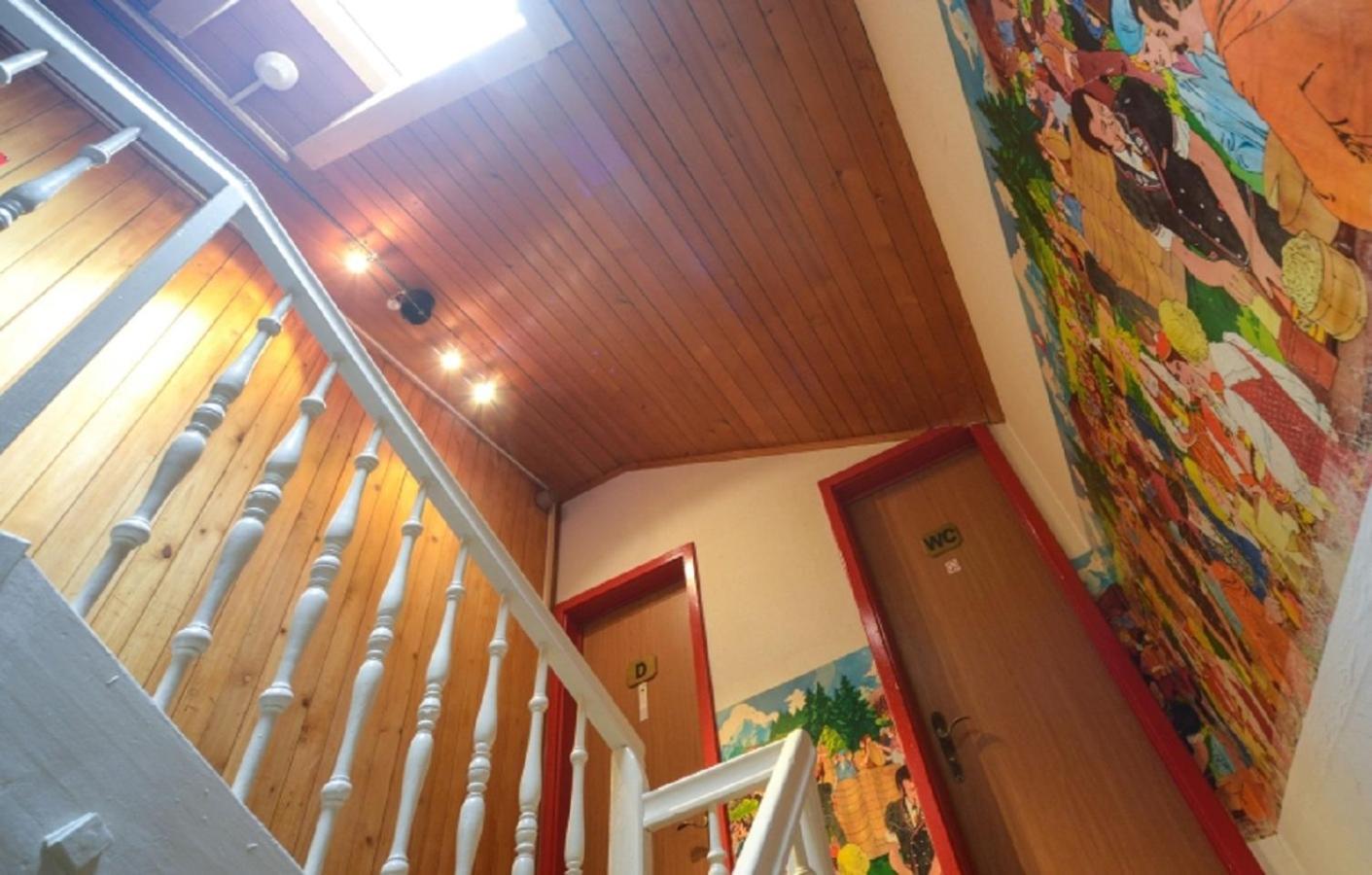 Quarto Triplo Básico com Casa de Banho Partilhada