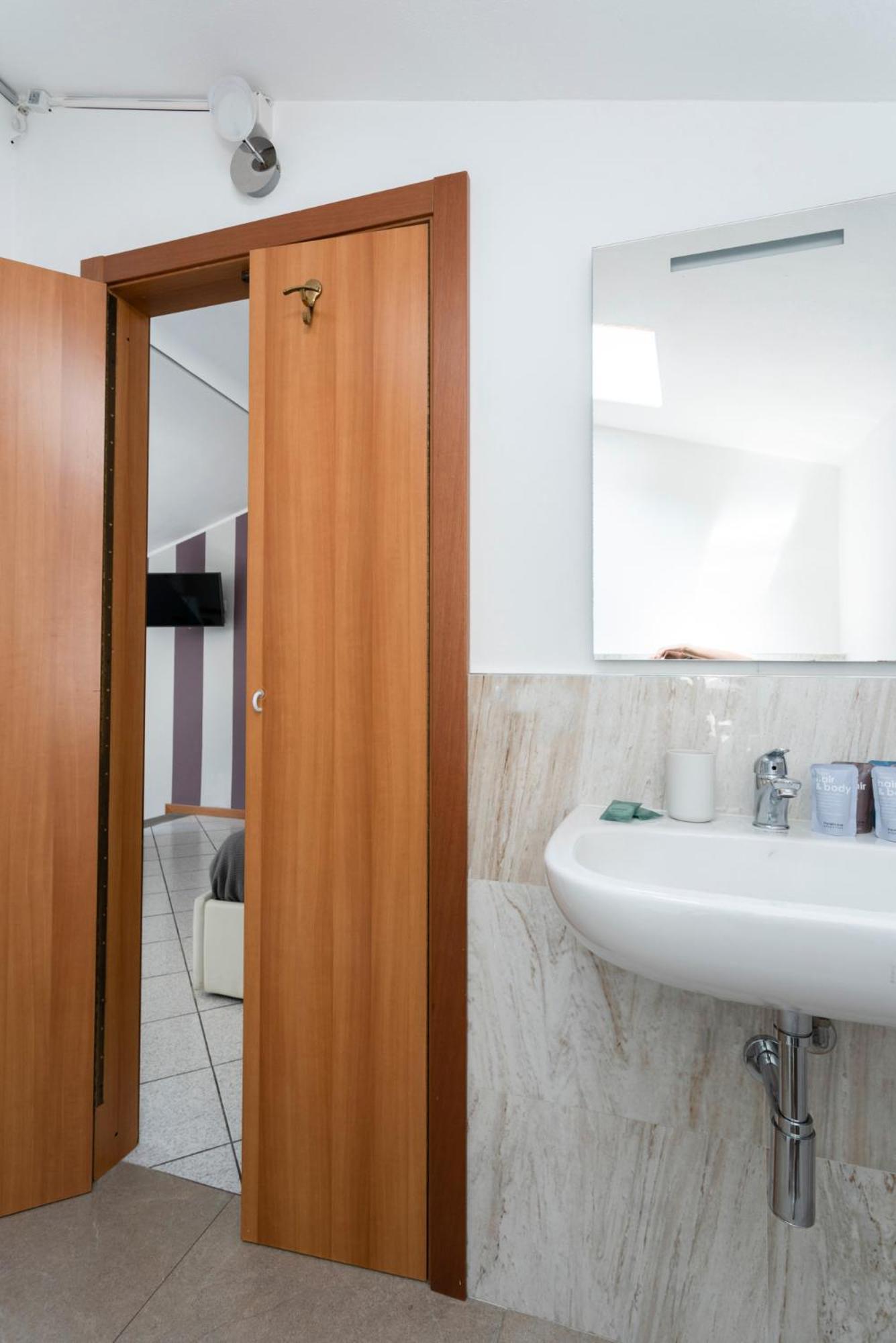 Family Room Private Bathroom