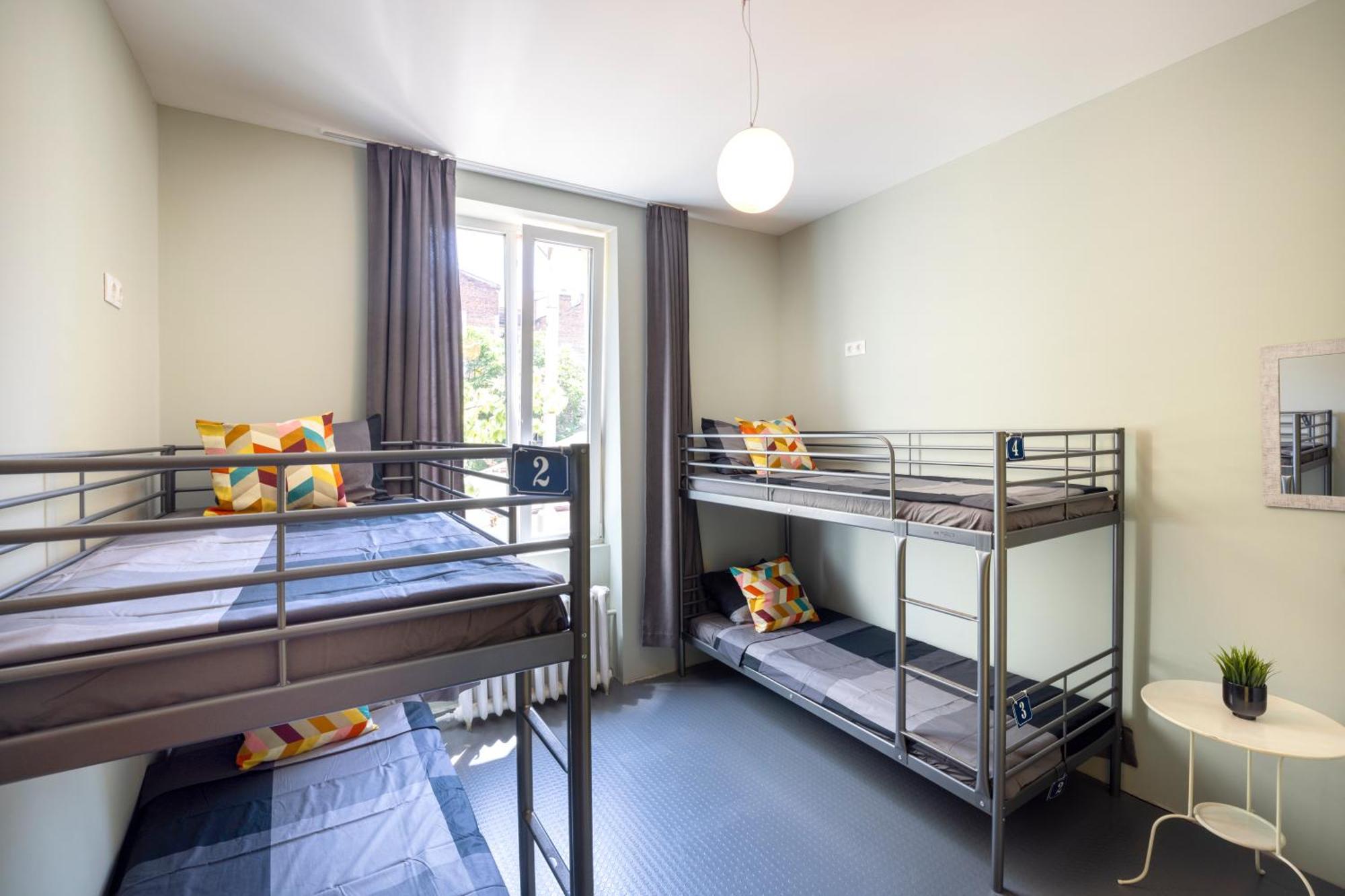 Bed Premium 6-Bed Mixed Dormitory Room