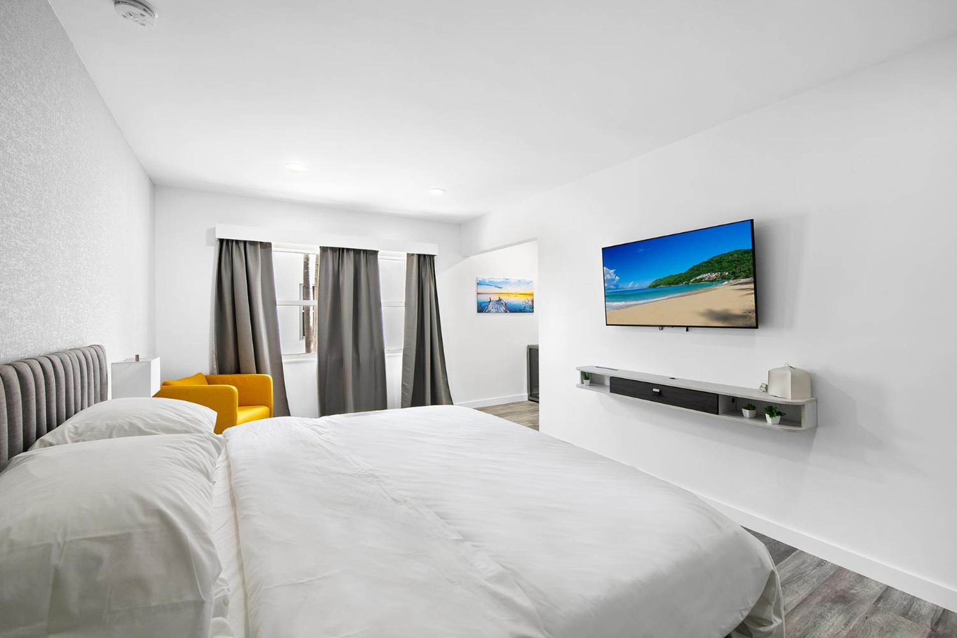 Deluxe King Room