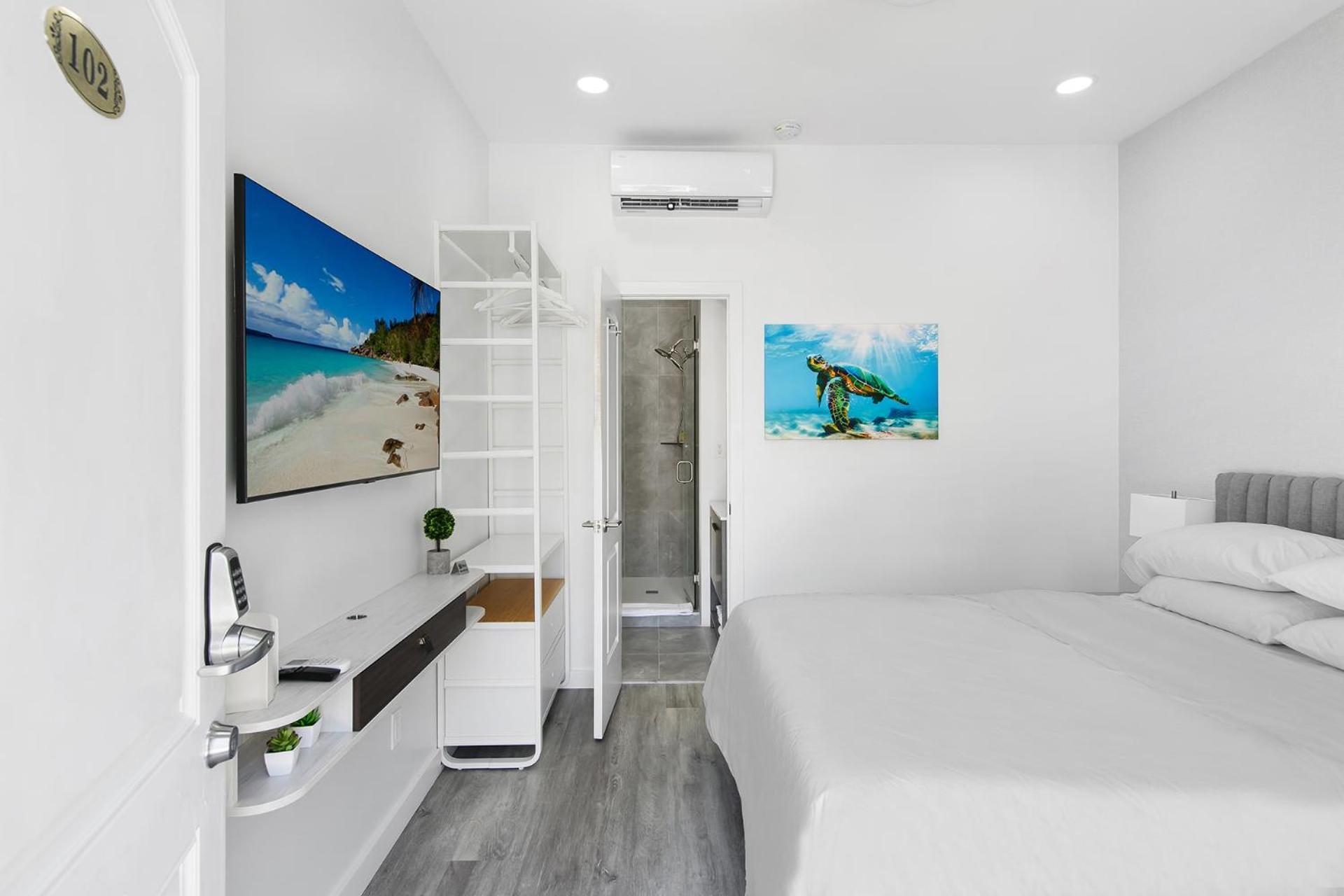 Standard Queen Room