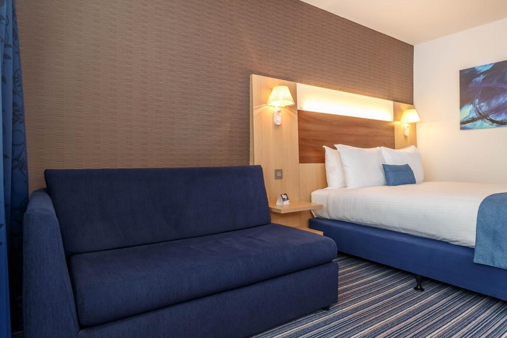 Standard Double Room with Sofa Bed and Free Hot Breakfast