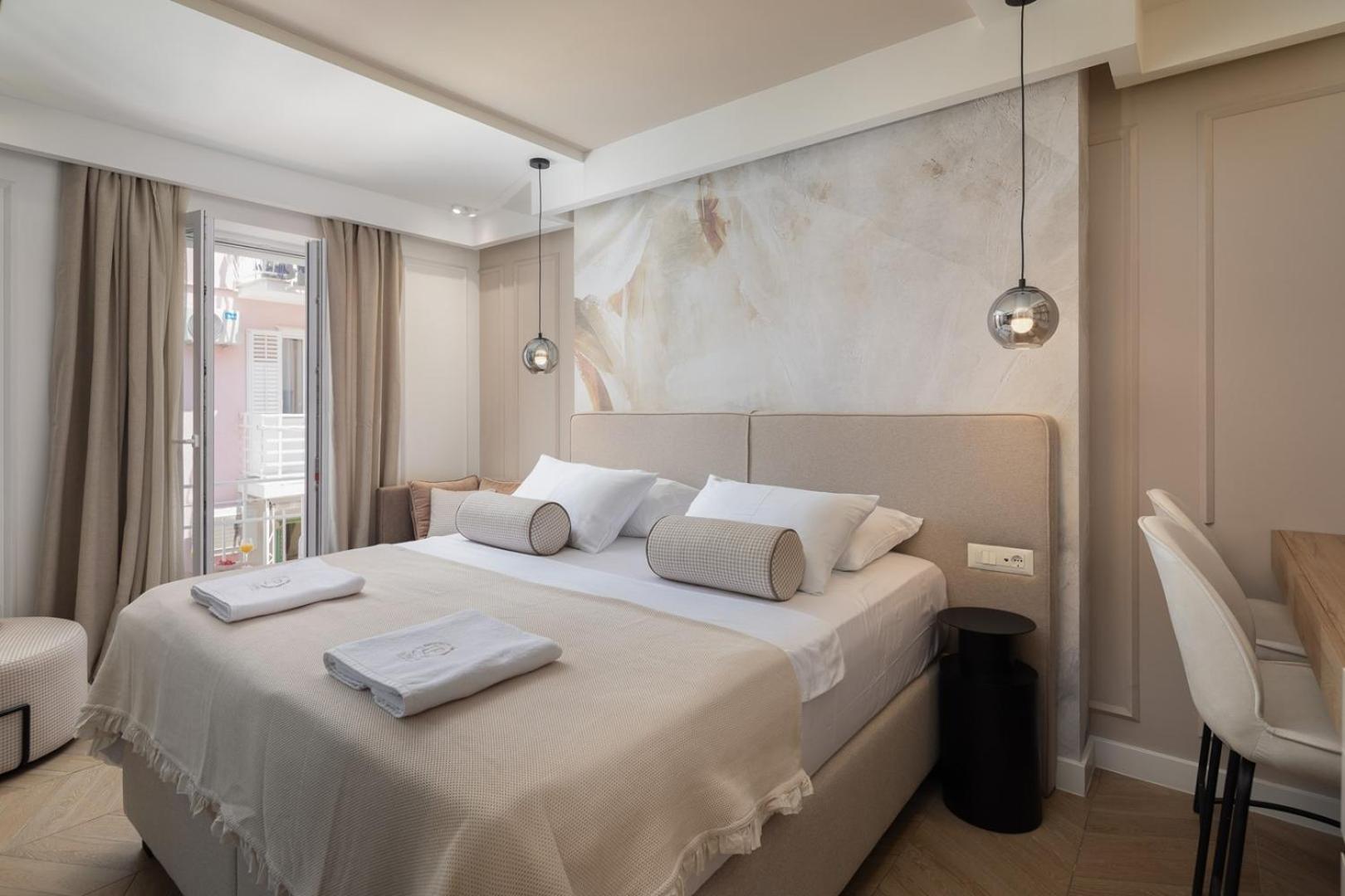 Deluxe Double Room Balcony,1554363742:JPEG