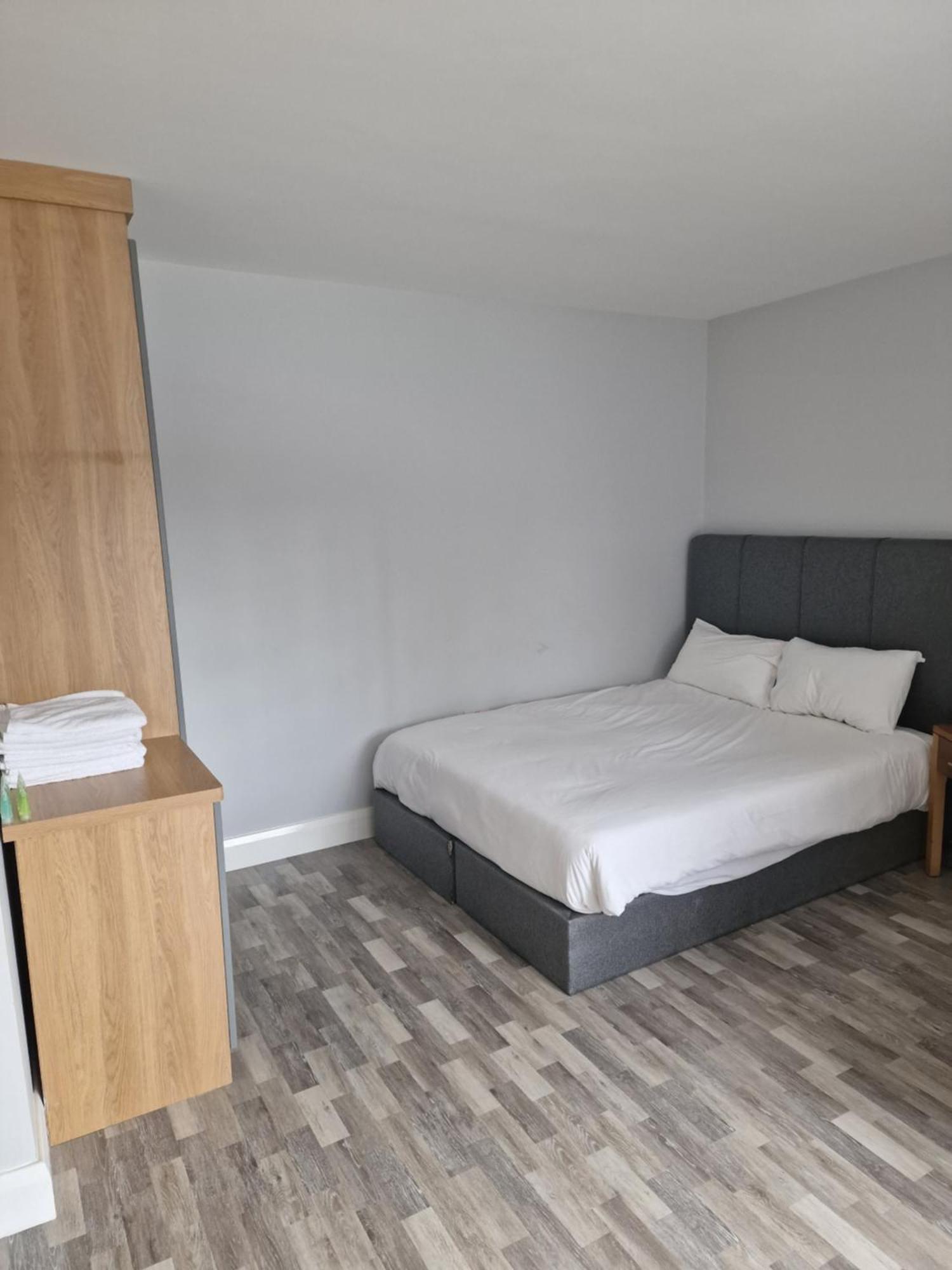 Economy Triple Room
