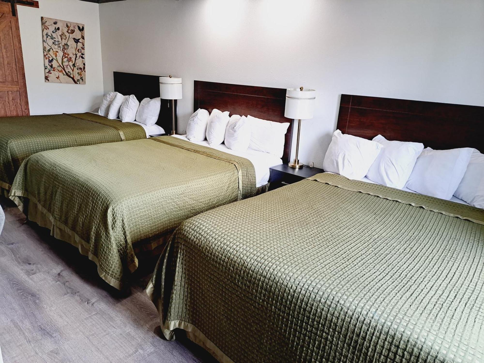 Queen Room Three Queen Beds