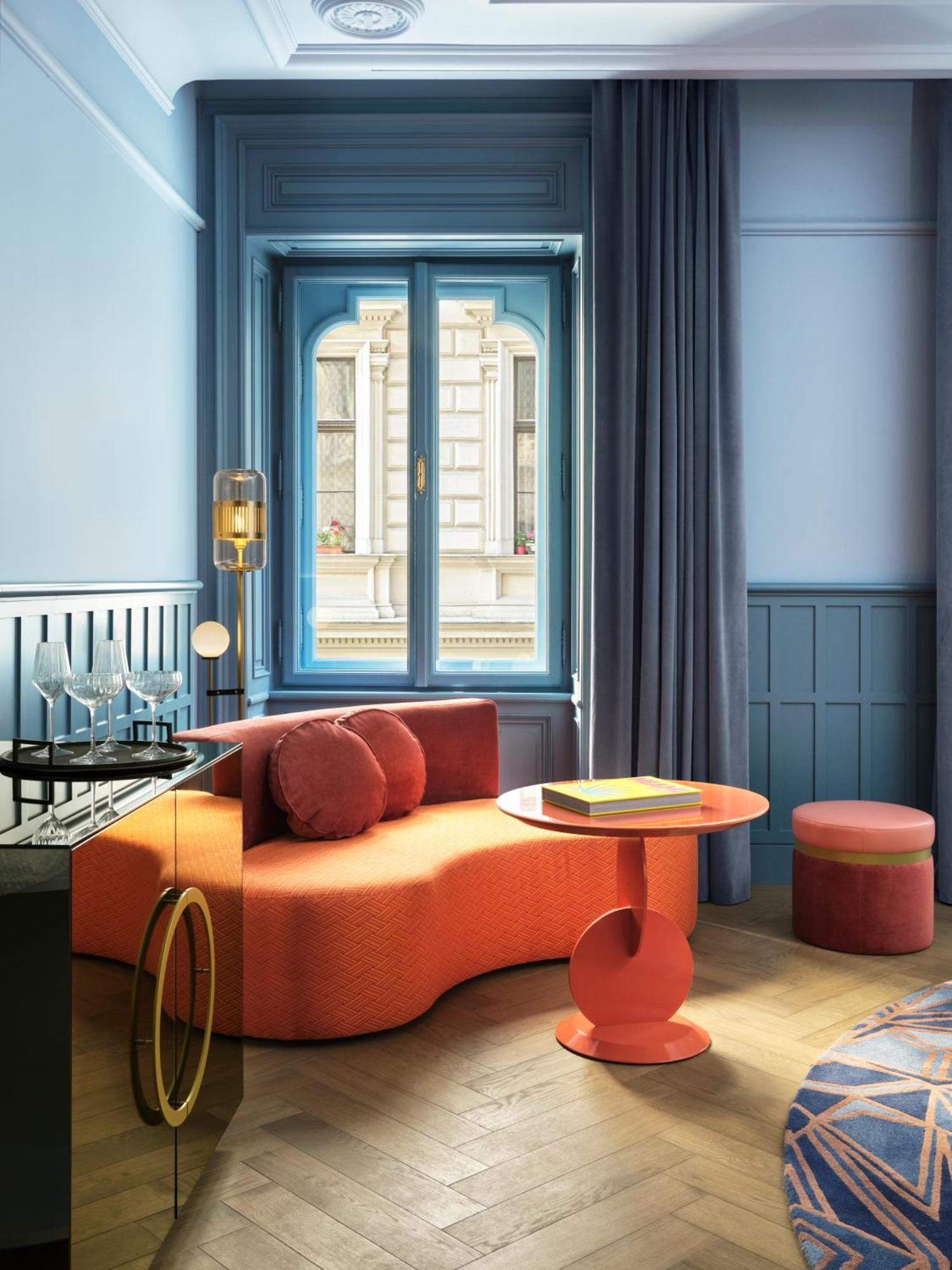 Deluxe Twin Room Street View