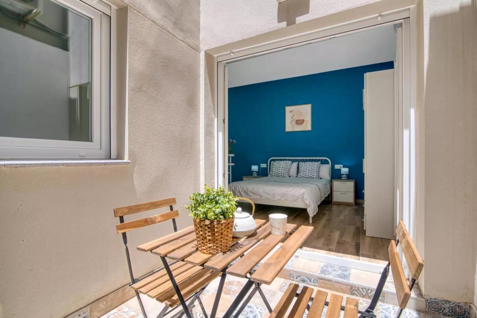 Studio Balcony