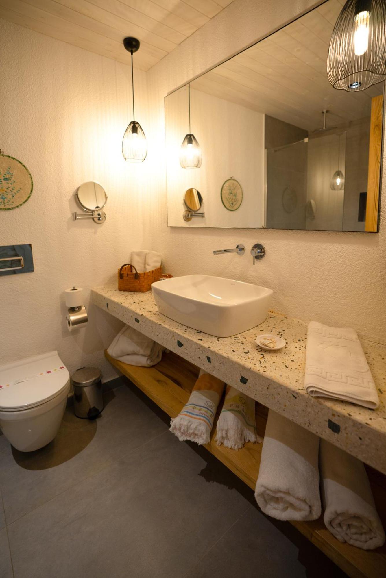 Zweibettzimmer mit Zugang zum Pool