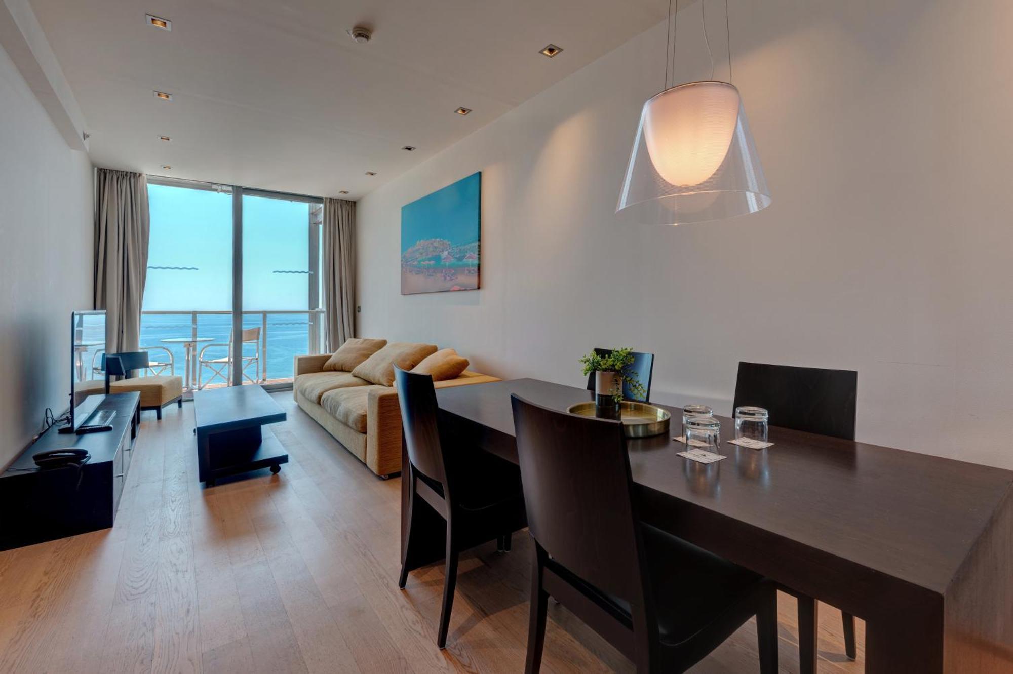 Royal Familiar with Terrace and Sea View