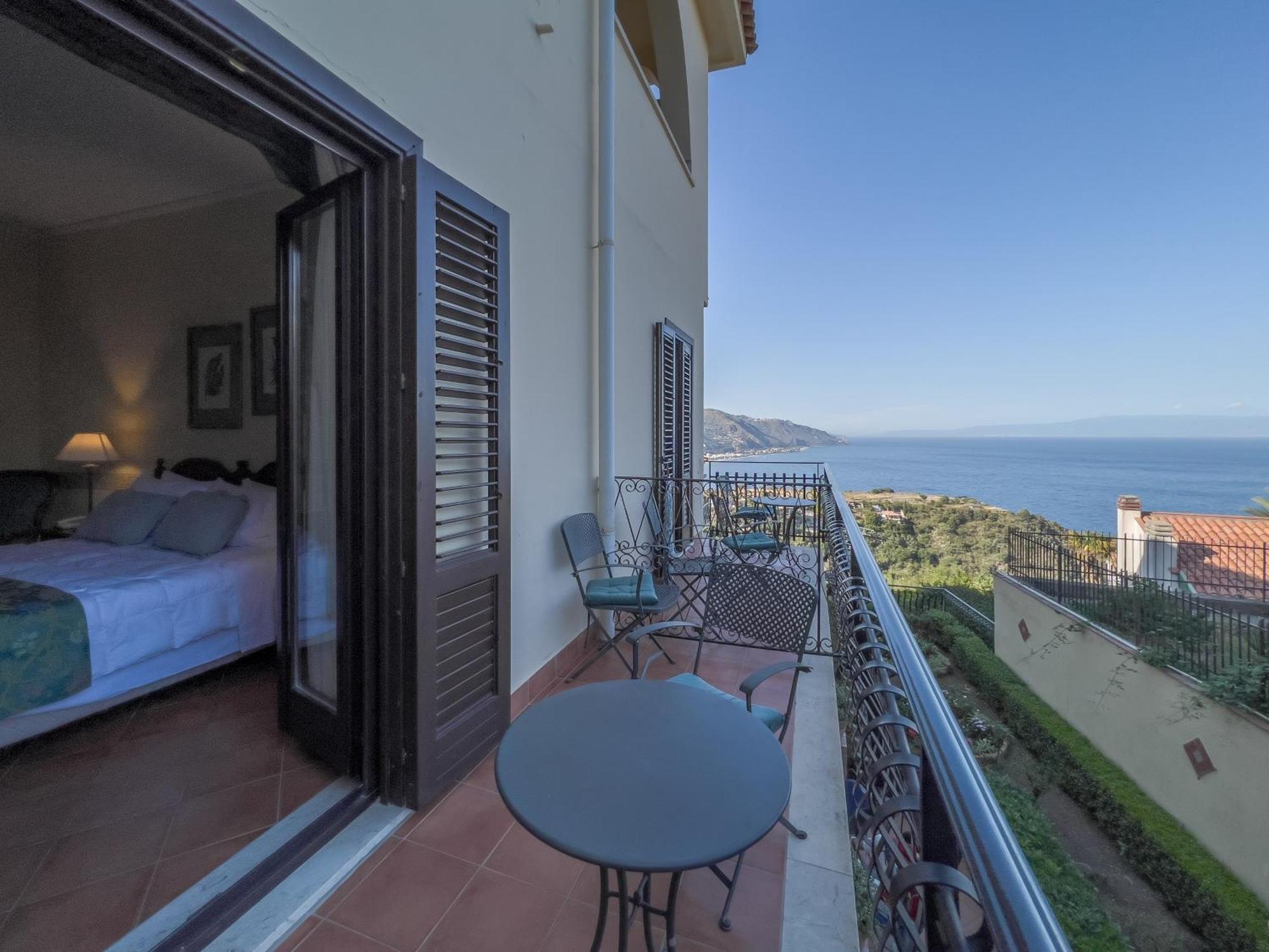 Double or Twin Room Side Sea View