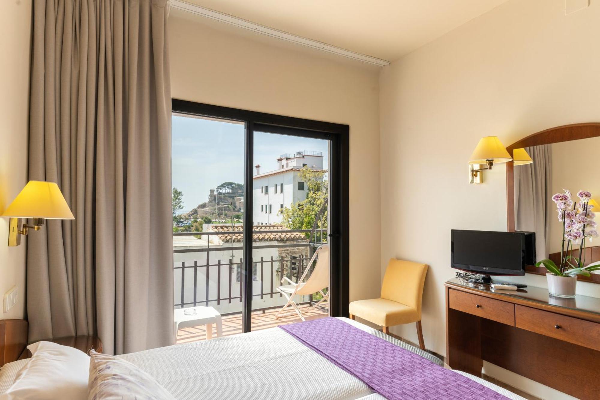 Double or Twin Room Sea View