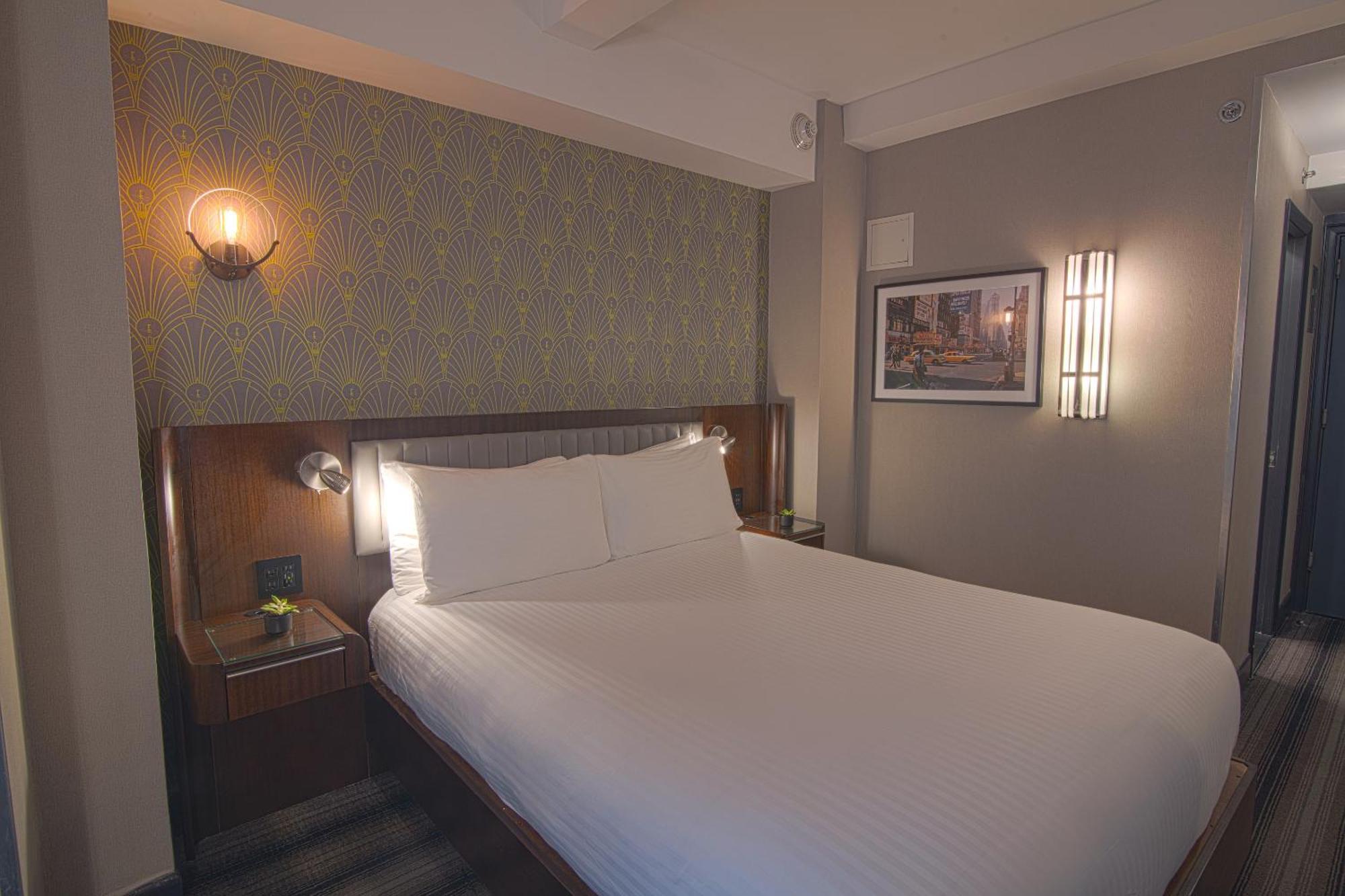 Signature 1 Queen Bed,1769859632:JPEG