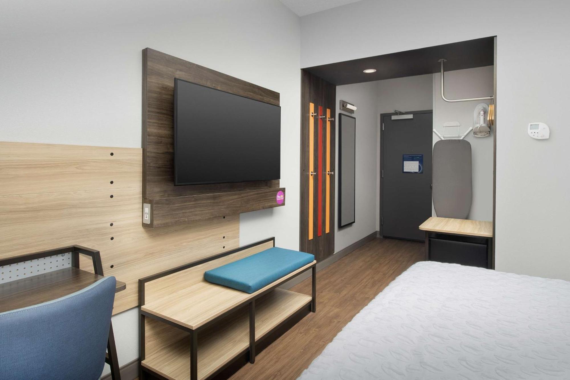 King Room,1557099376:JPEG