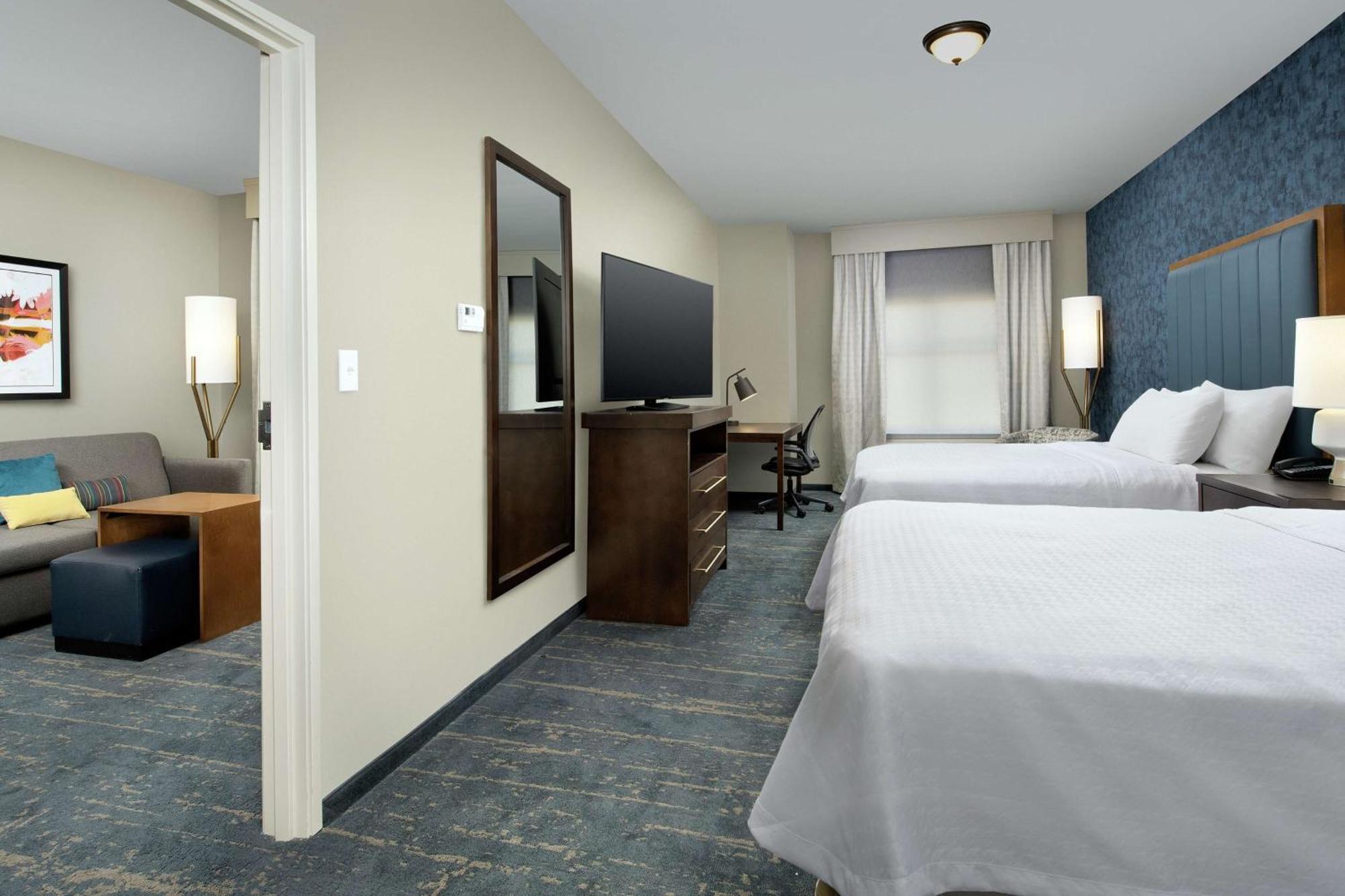 One-Bedroom Queen Suite Two Queen Beds Non-Smoking,1557116224:JPEG