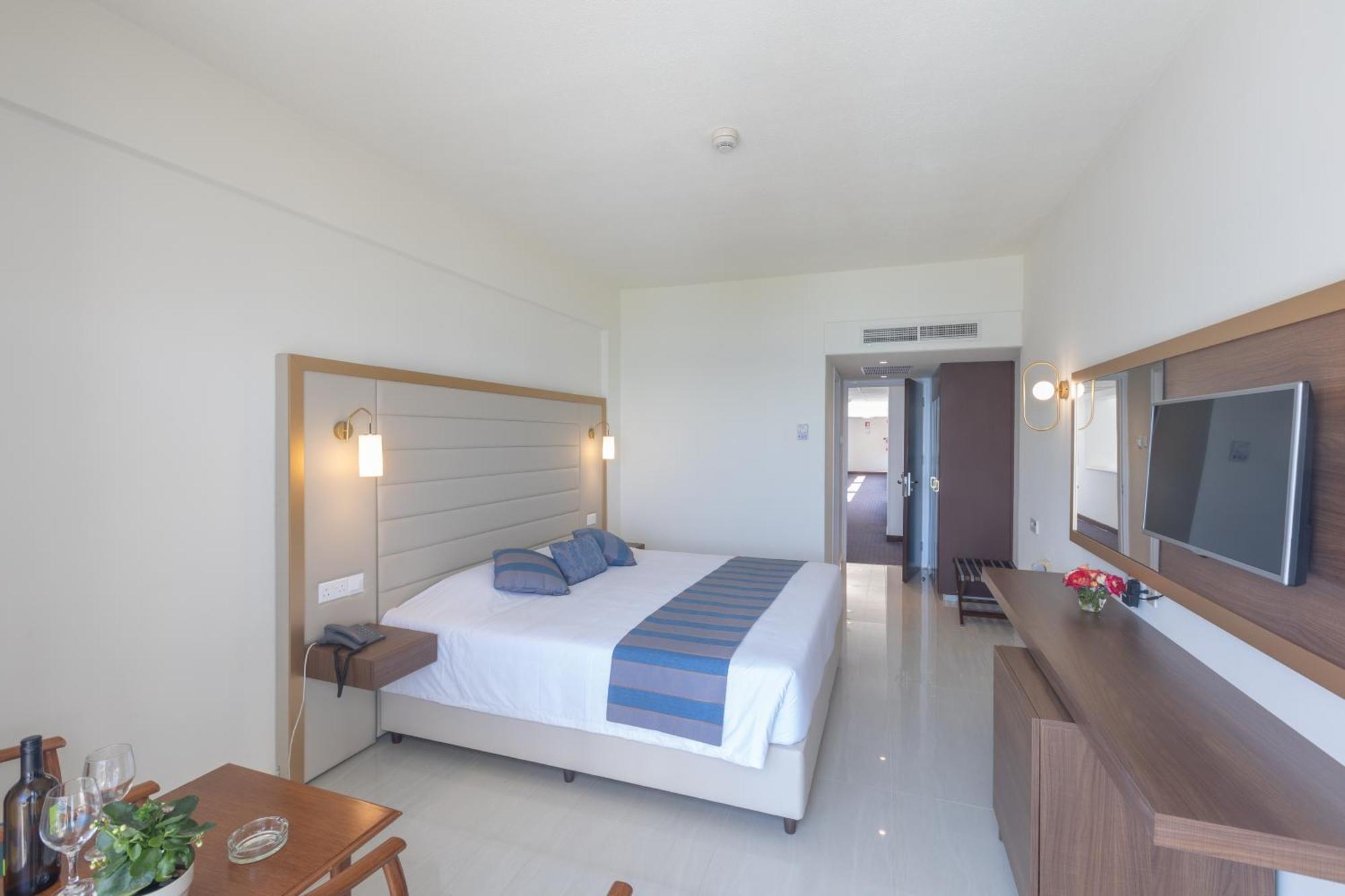 Standard Double or Twin Room Inland View