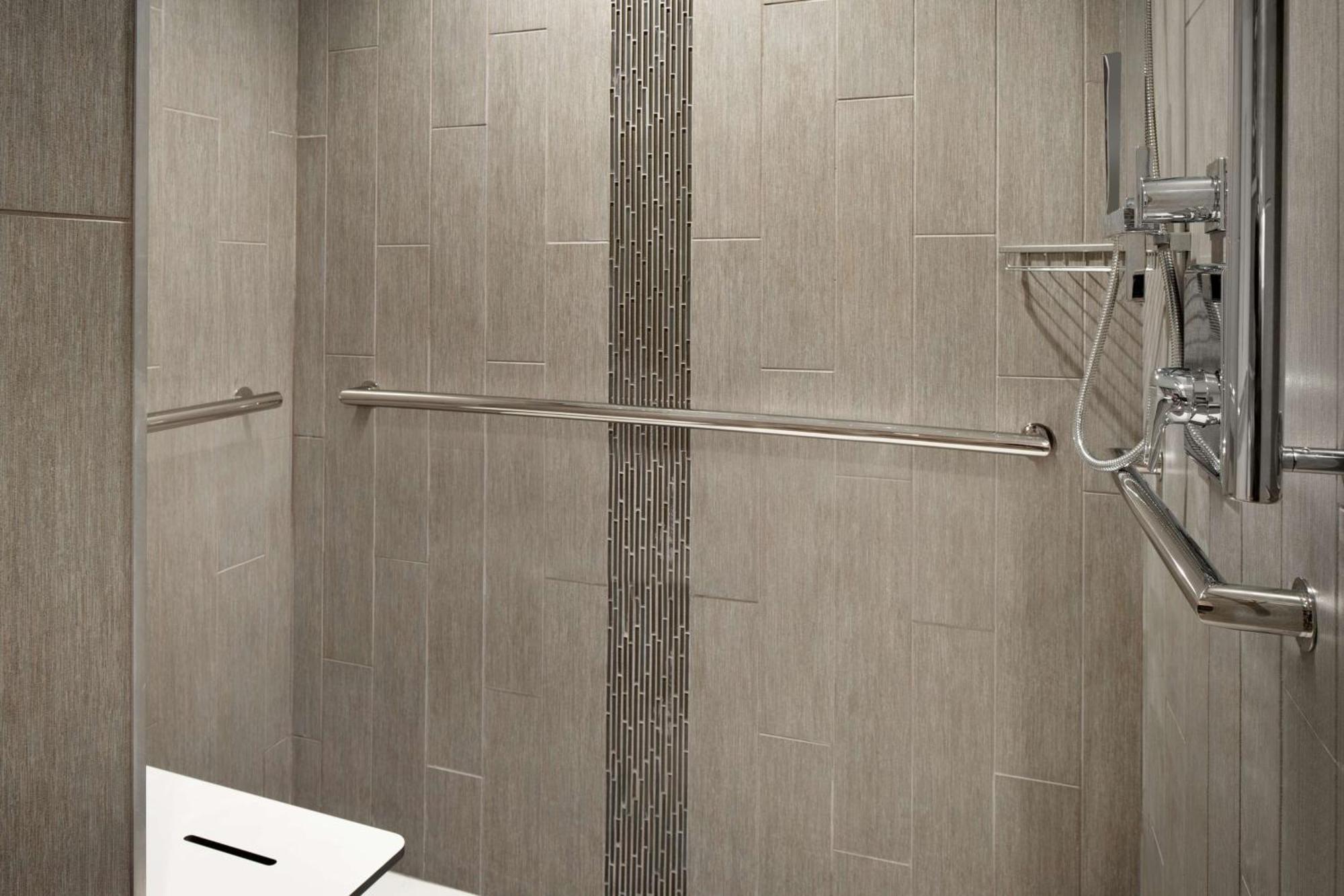 King Studio Suite Roll Shower