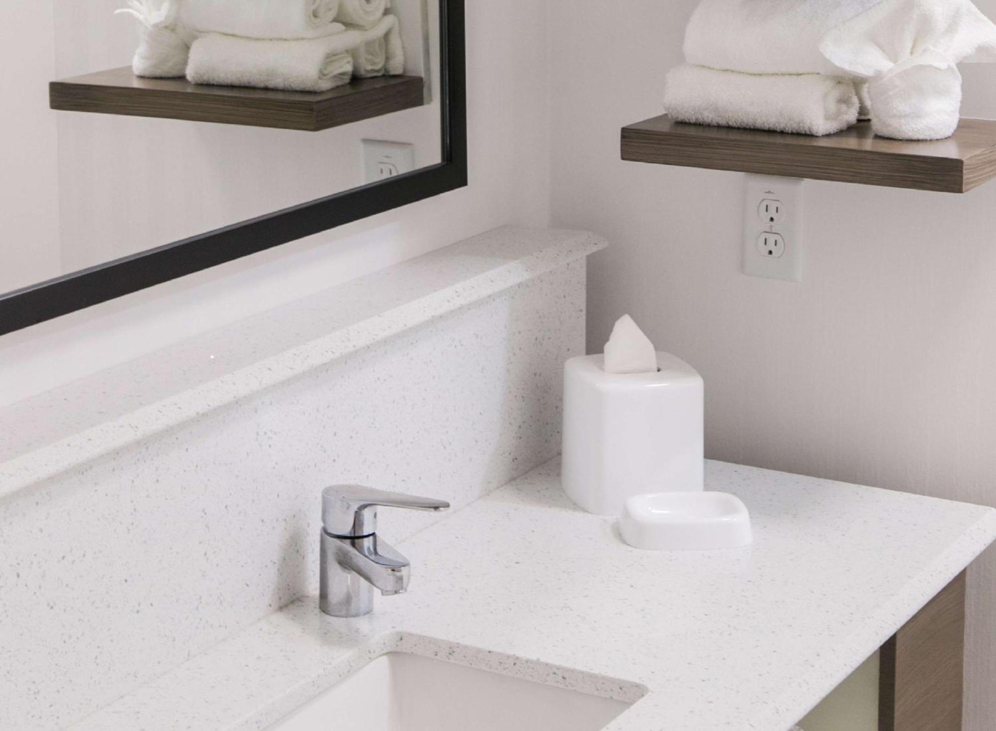 Habitación con cama extragrande y sofá cama - No fumadores