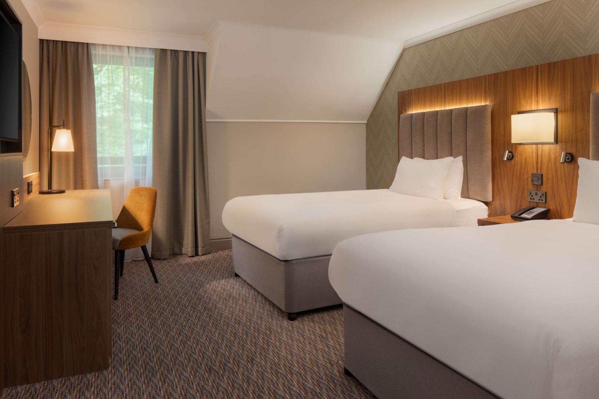 Twin Room,1557406858:JPEG