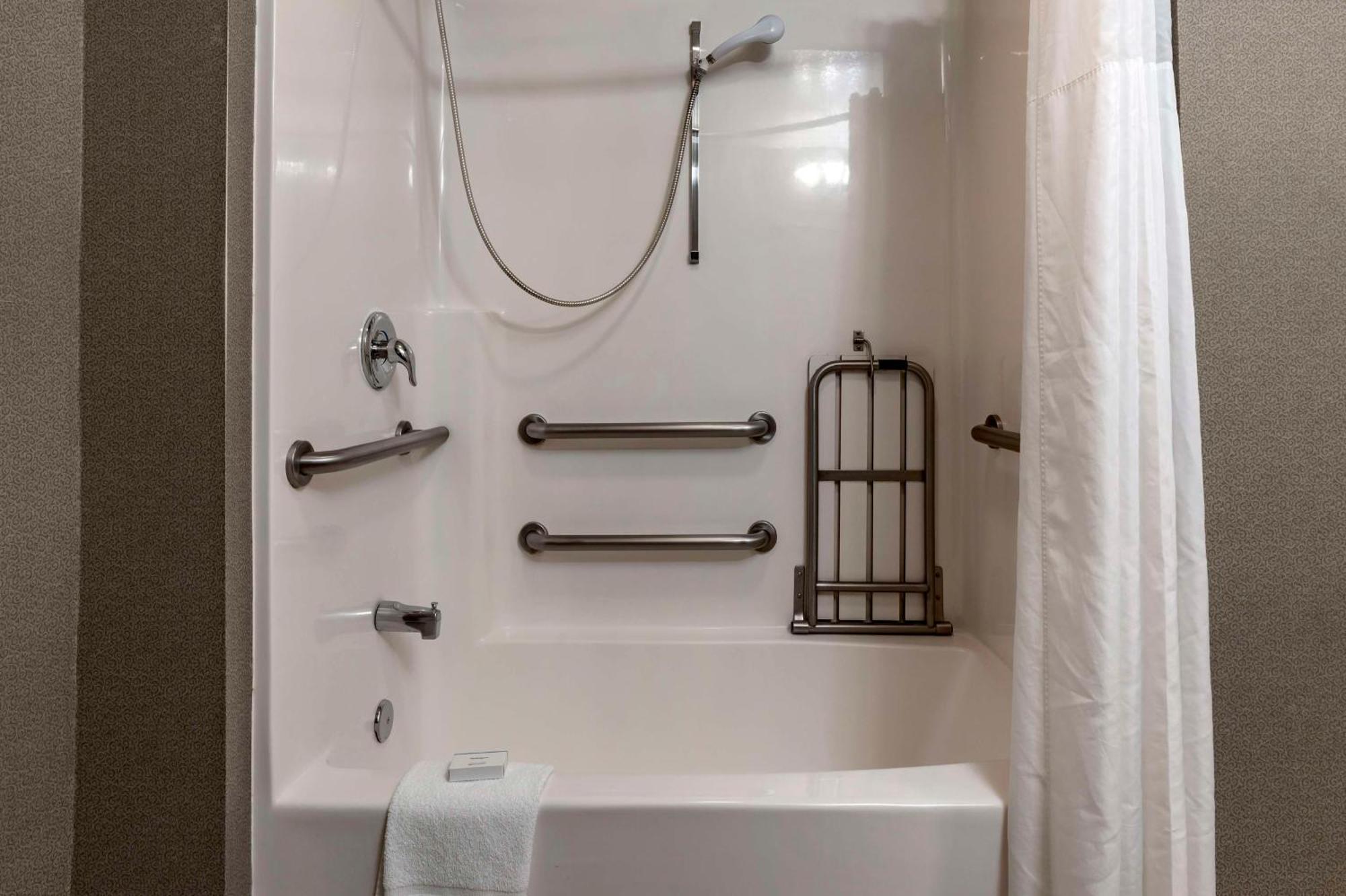 King Room Bath Tub Disability Access Non-Smoking