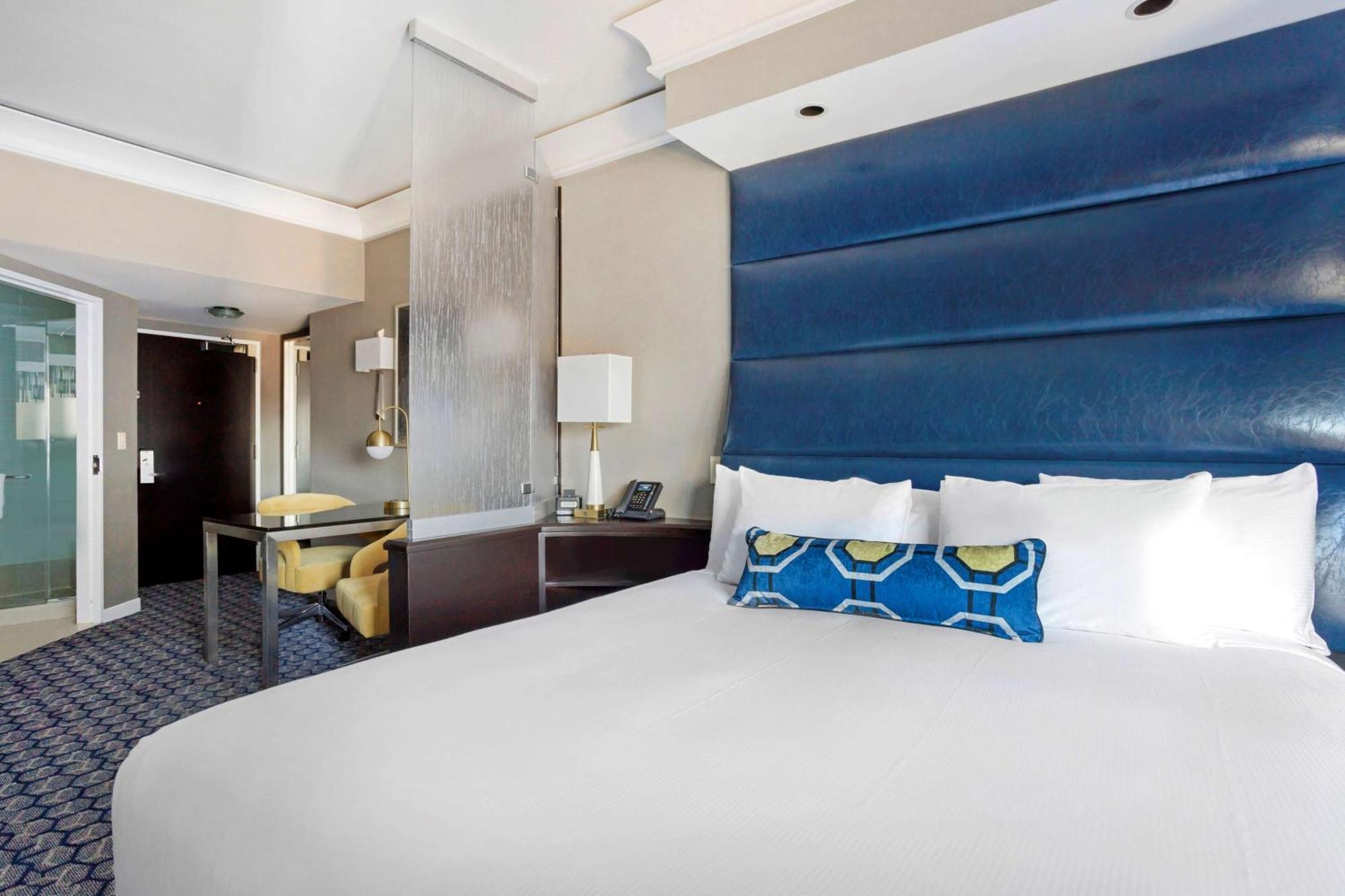 STUDIO 1 KING BED