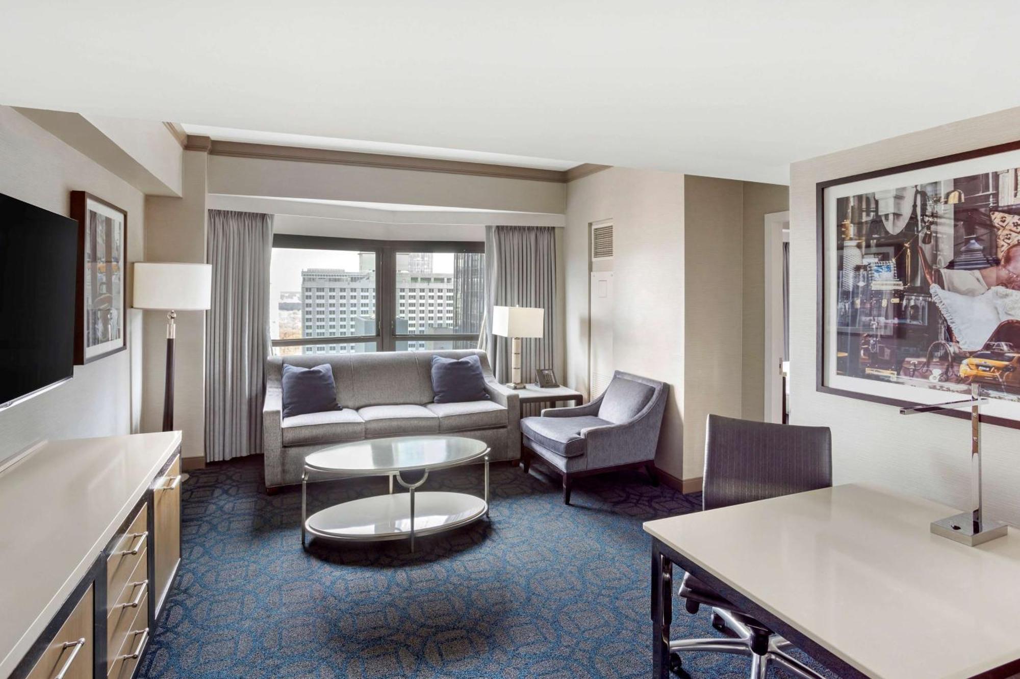 2 Bedroom 2 King Suite Queen Sofabed
