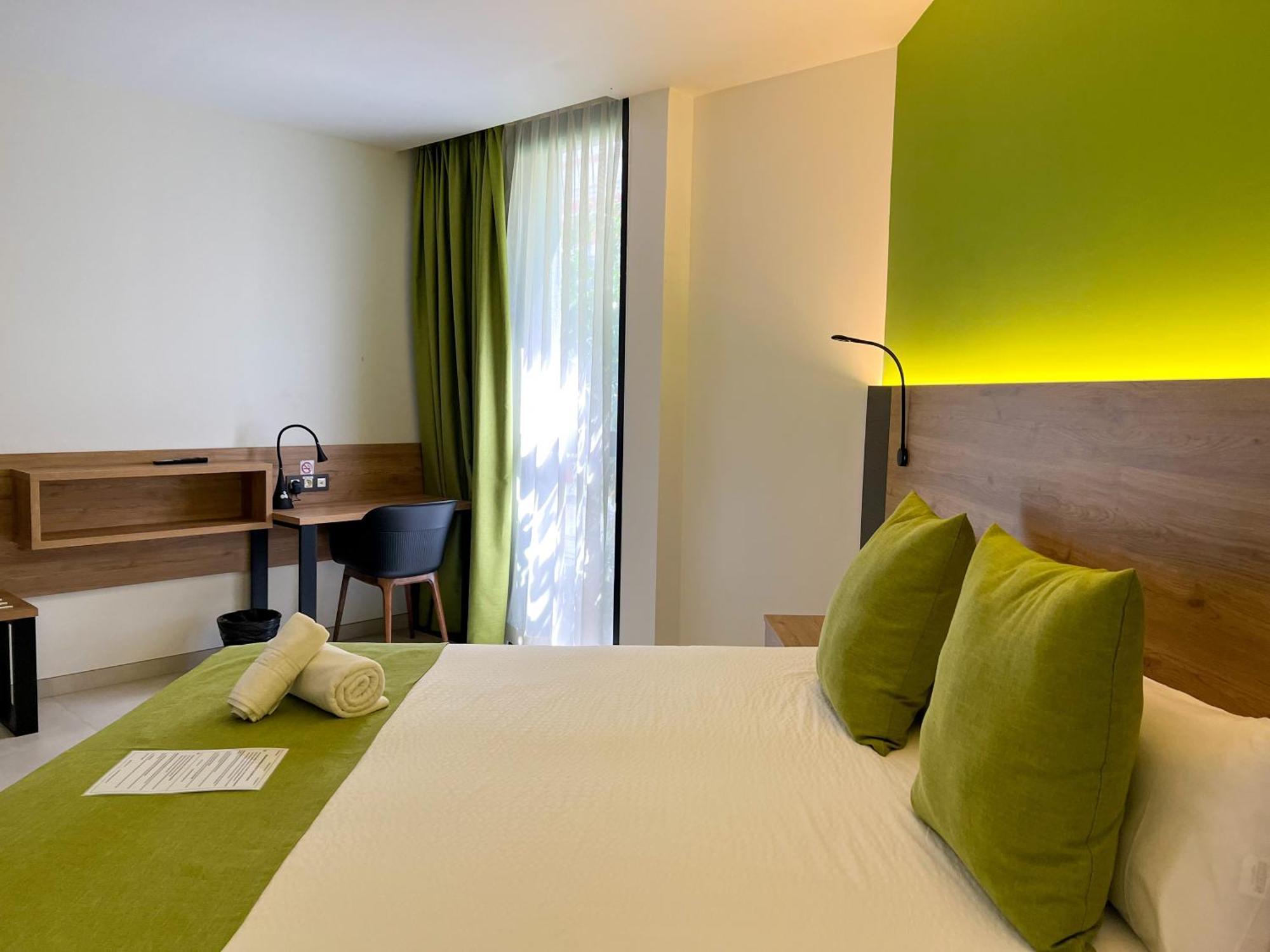 Deluxe Queen Room