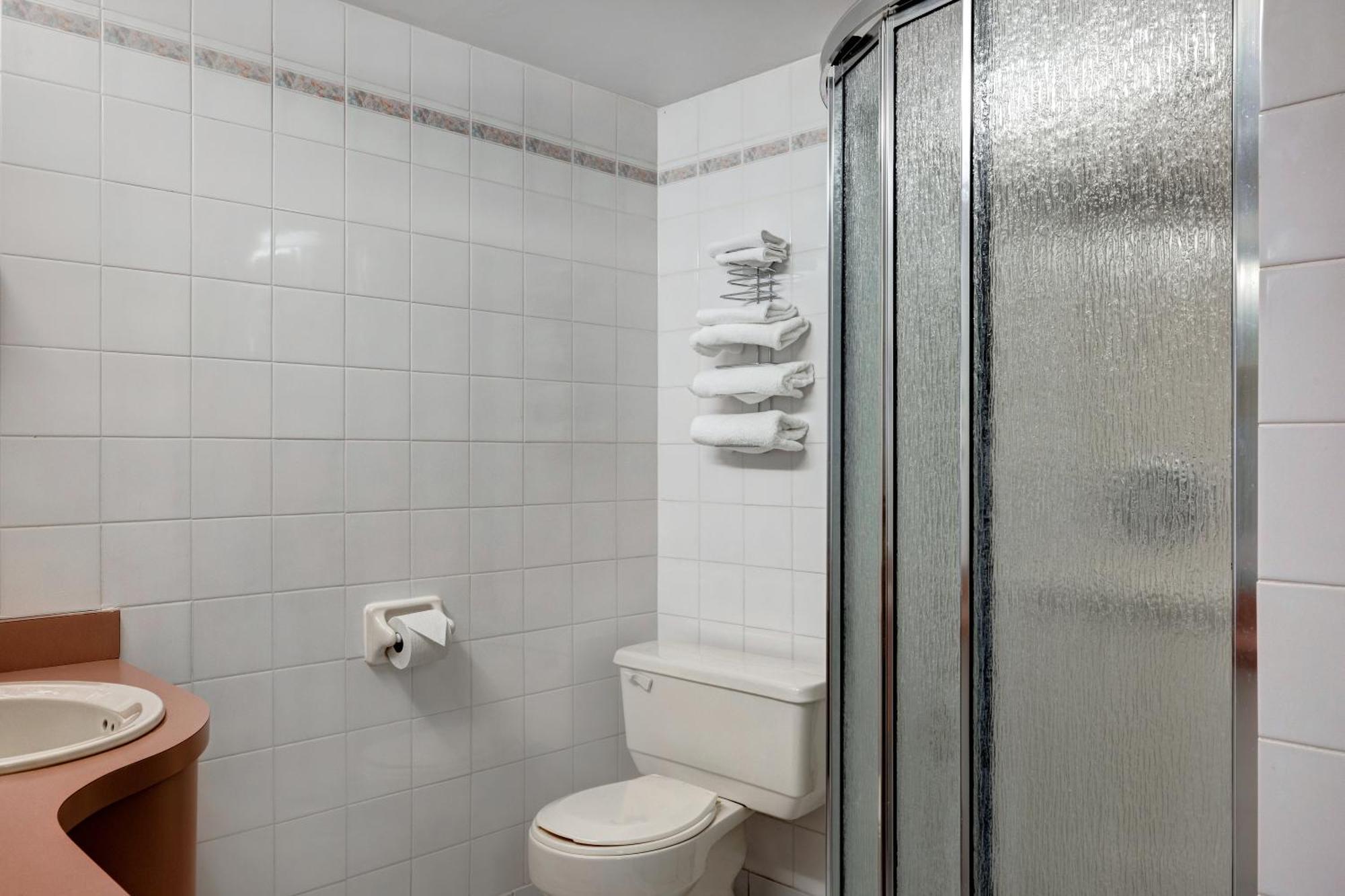 Chambre Lit King-Size avec Bain à Remous - Non-Fumeurs