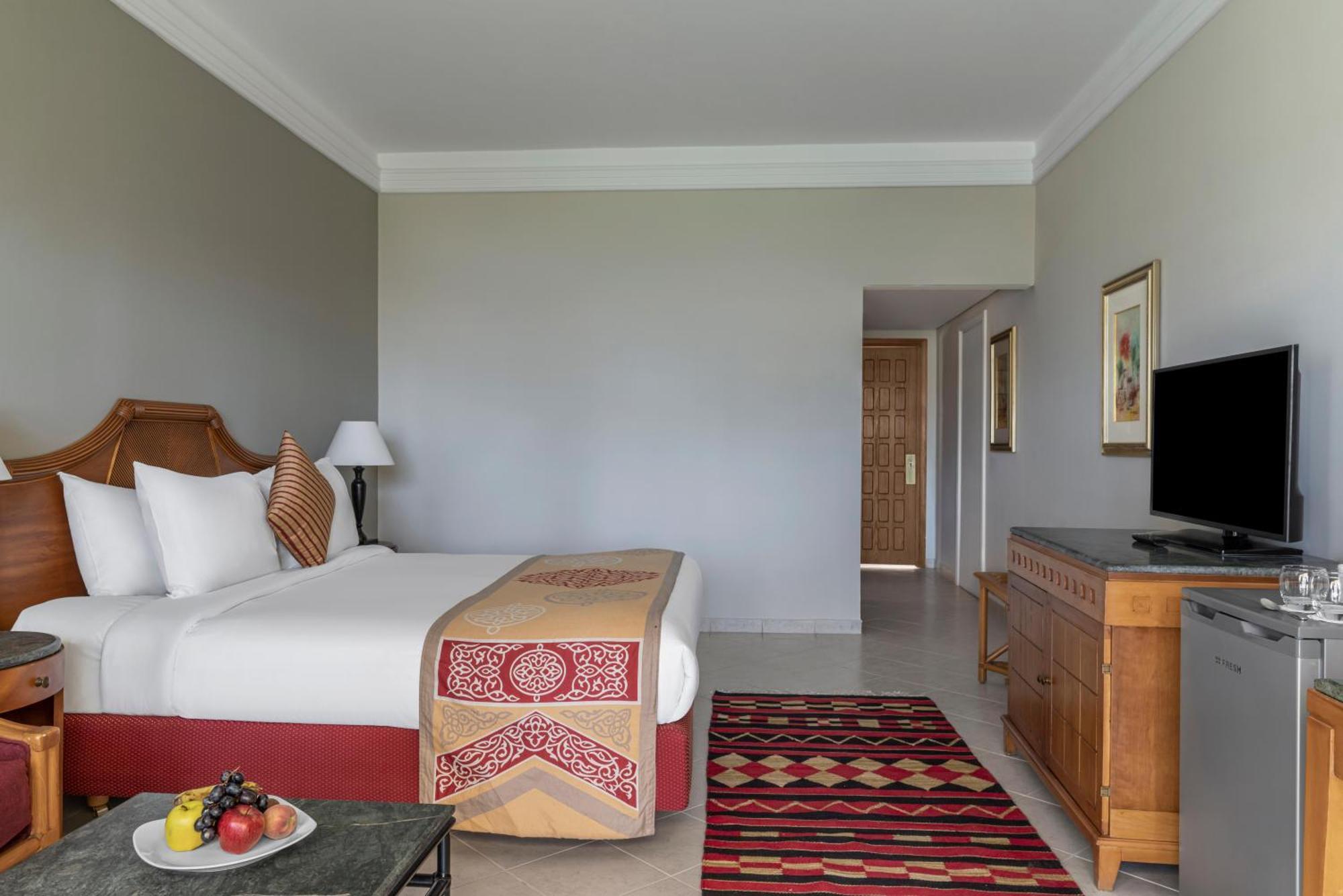 Chambre Lit King-Size - Vue sur Piscine