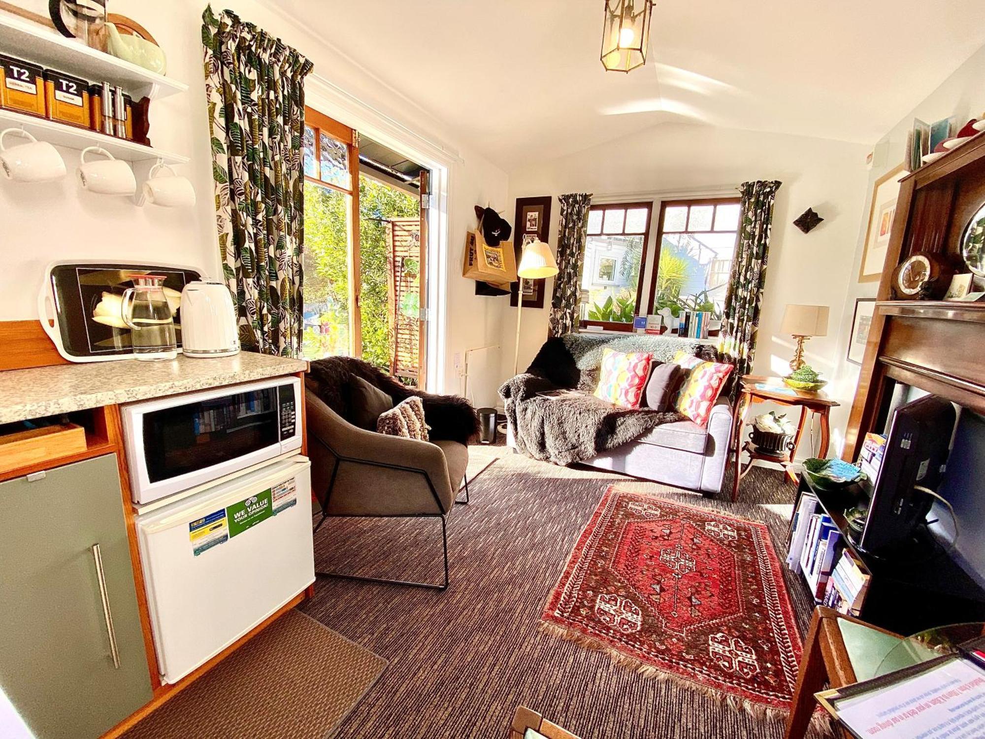 Deluxe Queen Studio