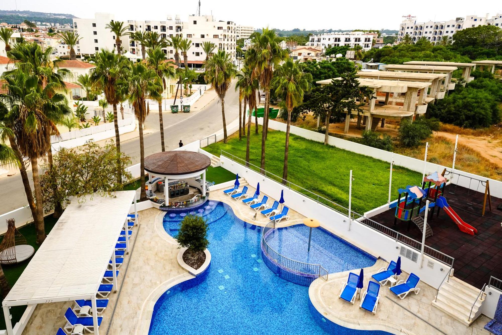 Junior Suite Pool View