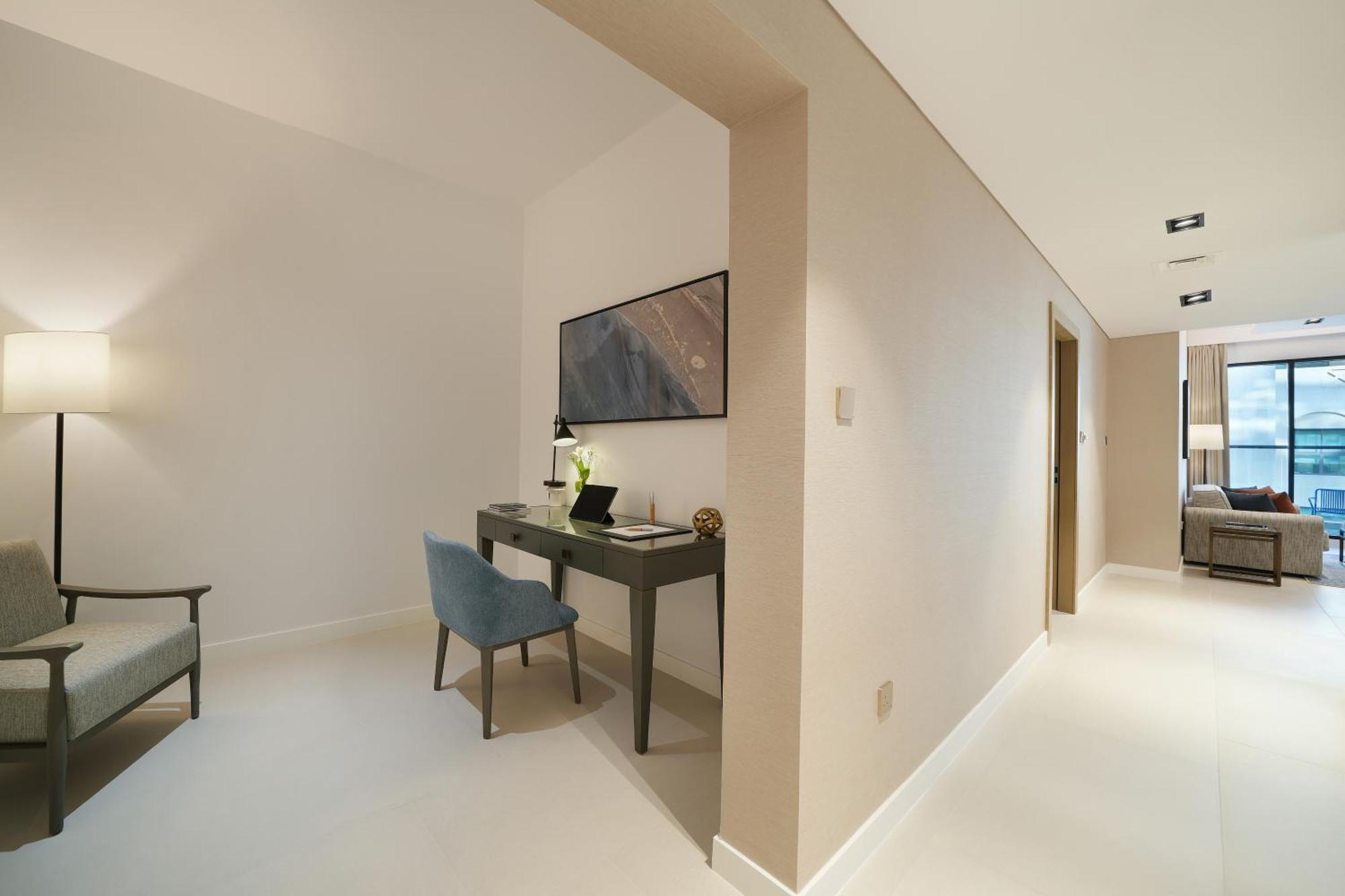 Deluxe One-Bedroom Apartment